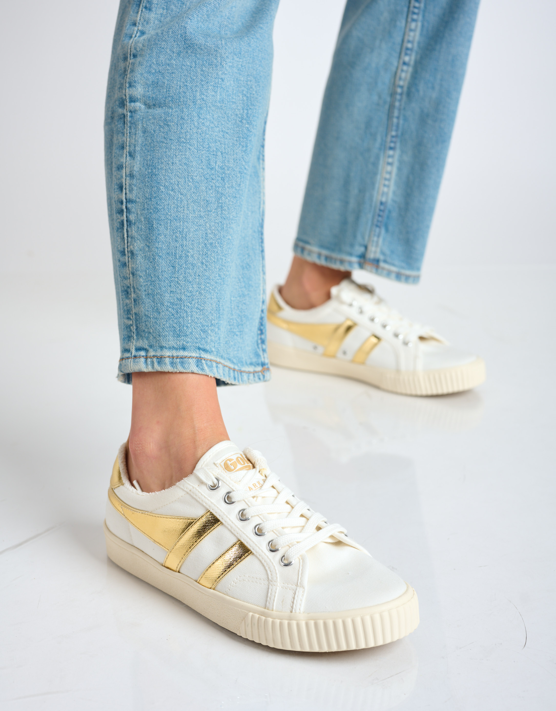 נעלי נשים - Gola - סניקרס TENNIS MARK COX - לבן   זהב2