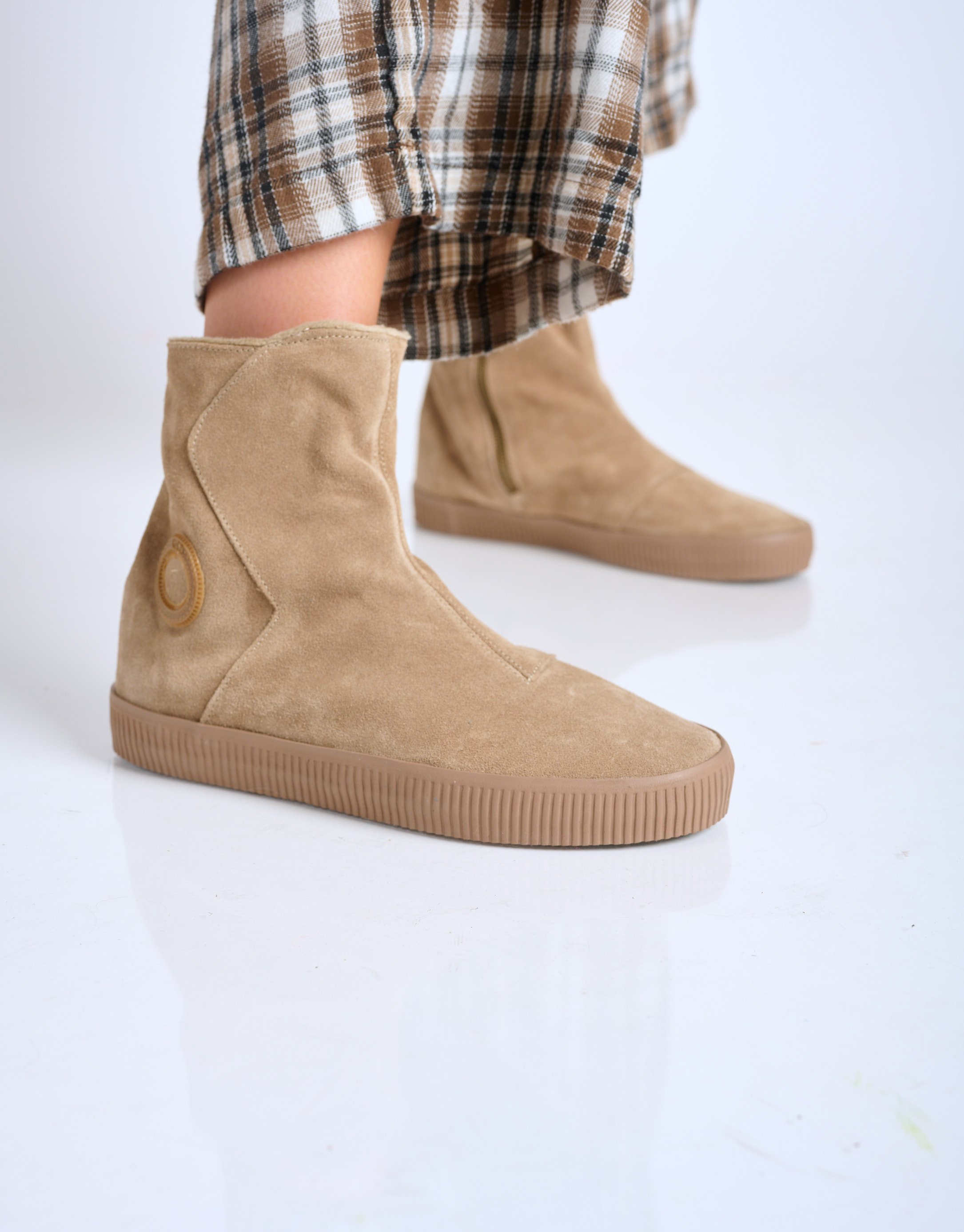 נעלי נשים - Aro - מגפני מעטפה מזמש NOELLE - חום בהיר2