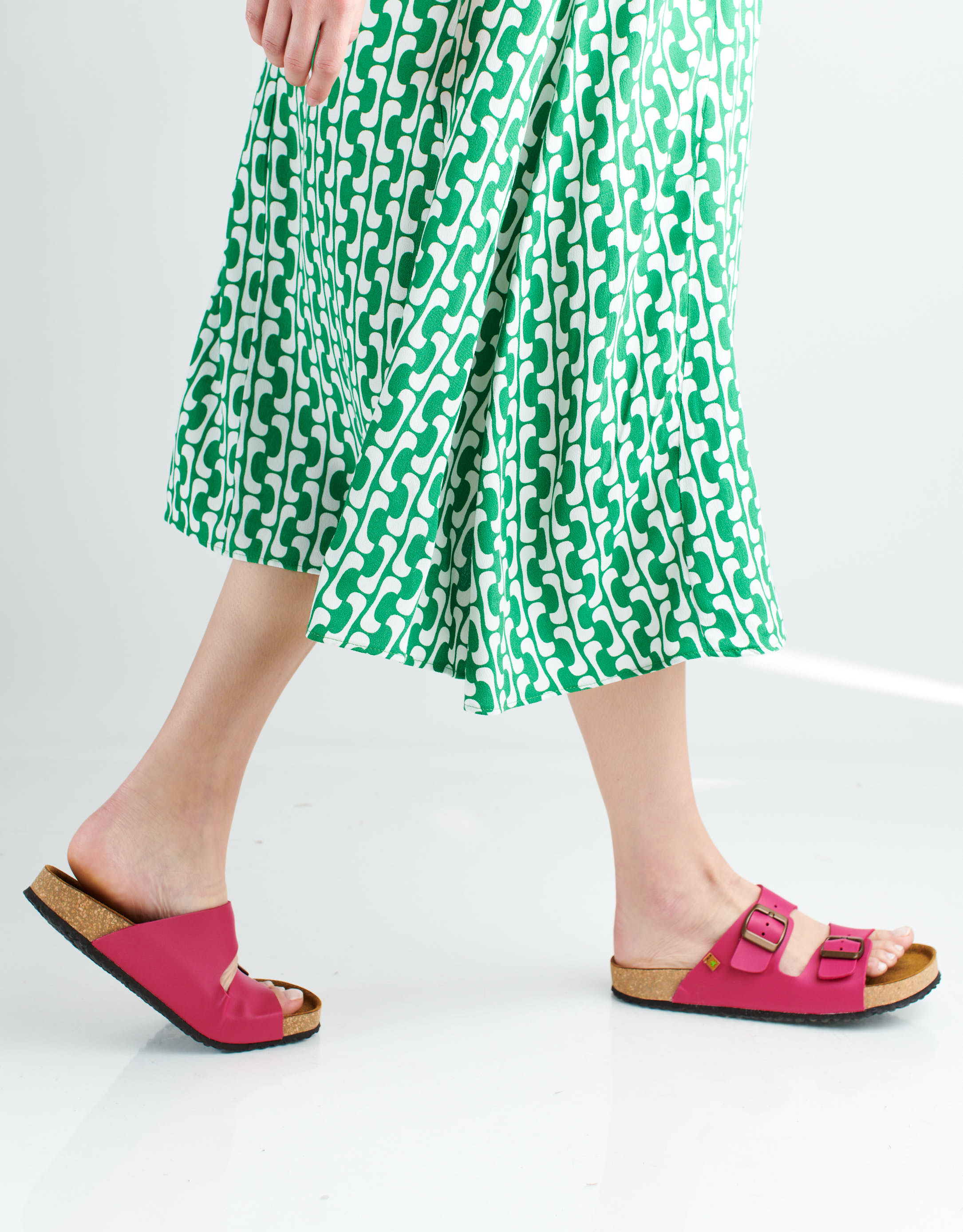 נעלי נשים - El Naturalista - כפכפי WARAJI VEGAN - פוקסיה1