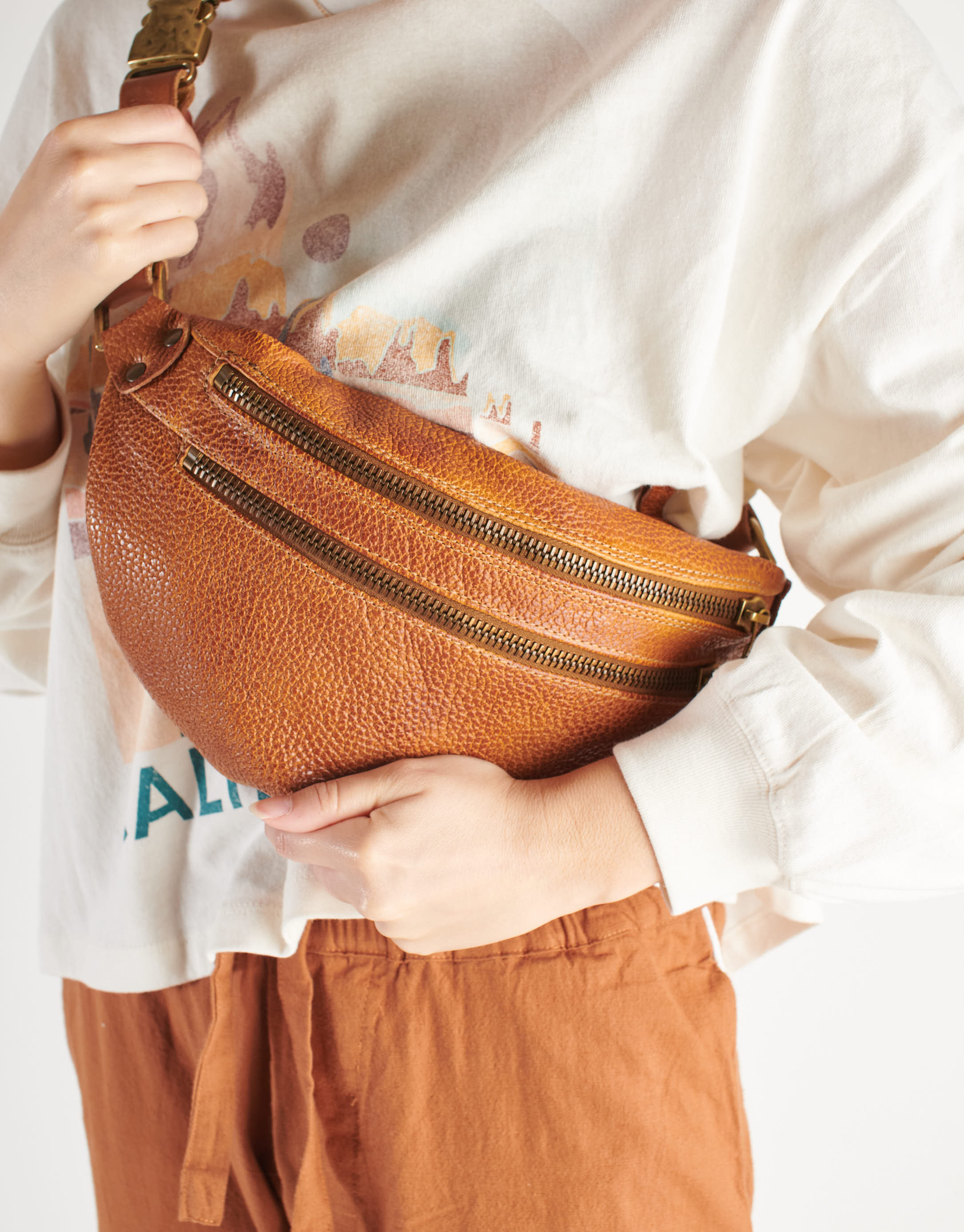 נעלי נשים - A.S. 98 - תיק פאוץ' CAPRI - קאמל1