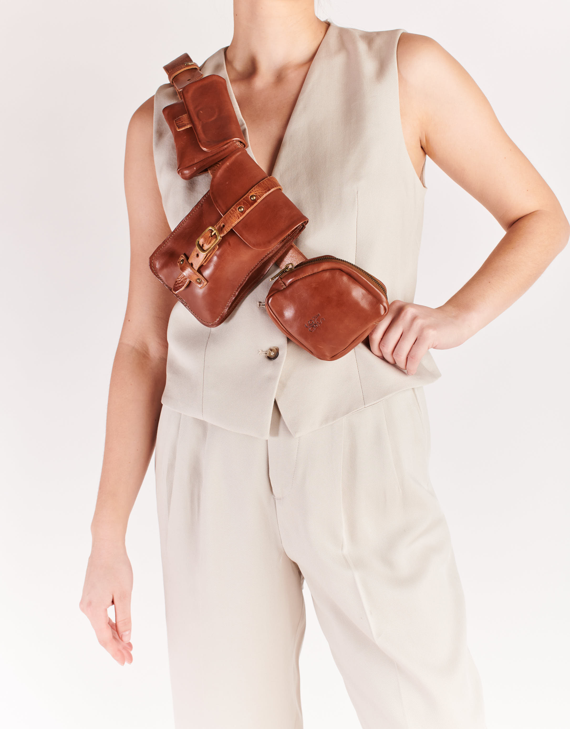 A.S. 98 - חגורה עם נרתיקי עור - חום2