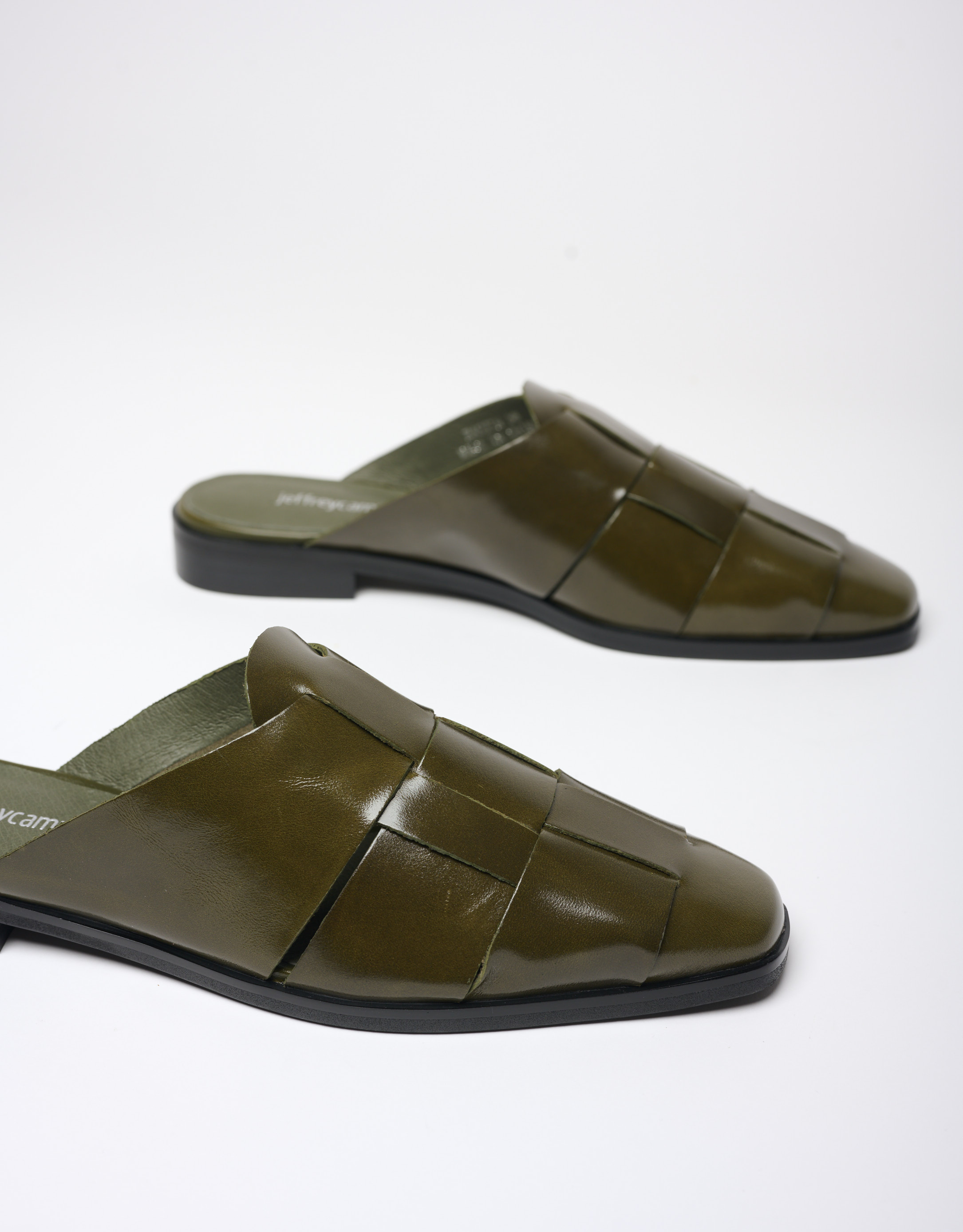 נעלי נשים - Jeffrey Campbell - כפכפי מיולז מעור  EASTIN - ירוק3