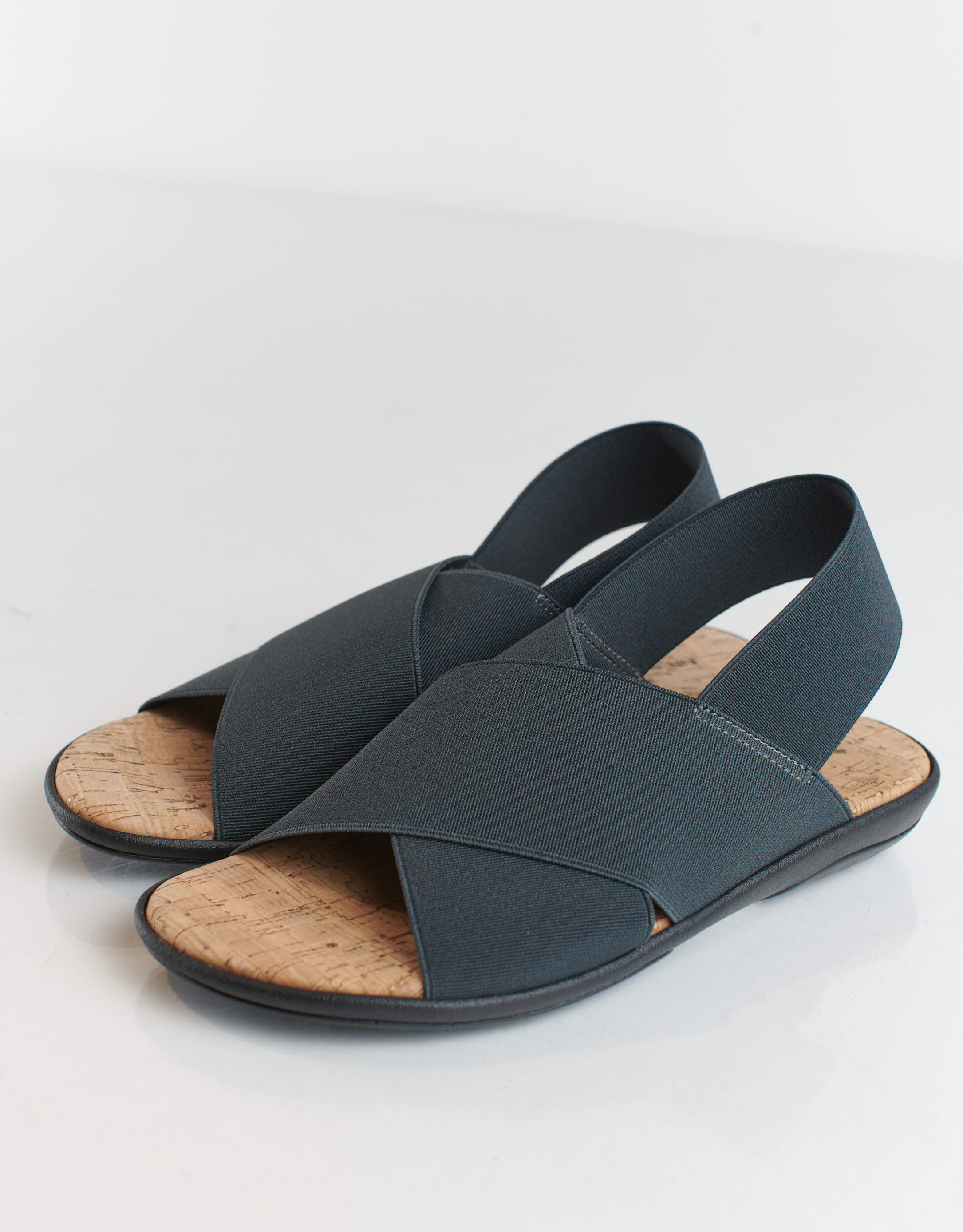 נעלי נשים - NR Rapisardi - סנדלי איקס שטוחים CRES - אפור כהה2