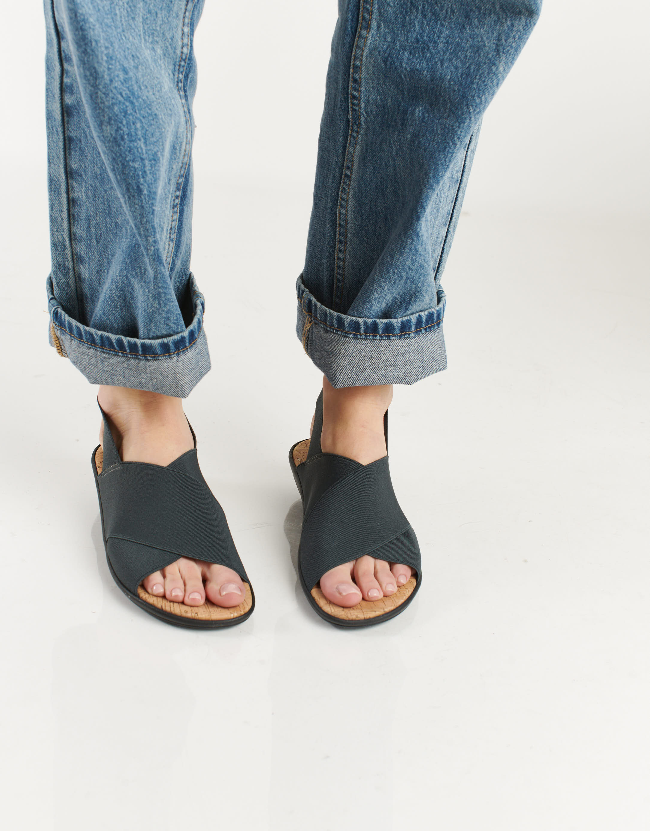 נעלי נשים - NR Rapisardi - סנדלי איקס שטוחים CRES - אפור כהה3