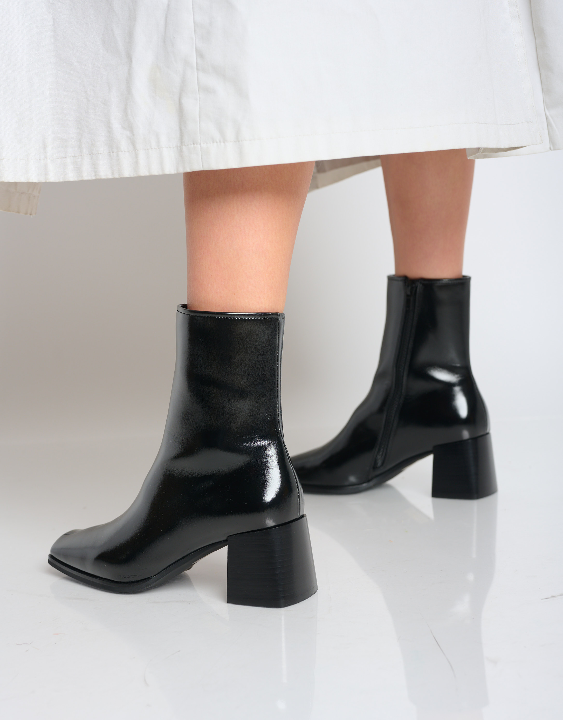 נעלי נשים - Jeffrey Campbell - מגפונים SLIQUE - שחור4