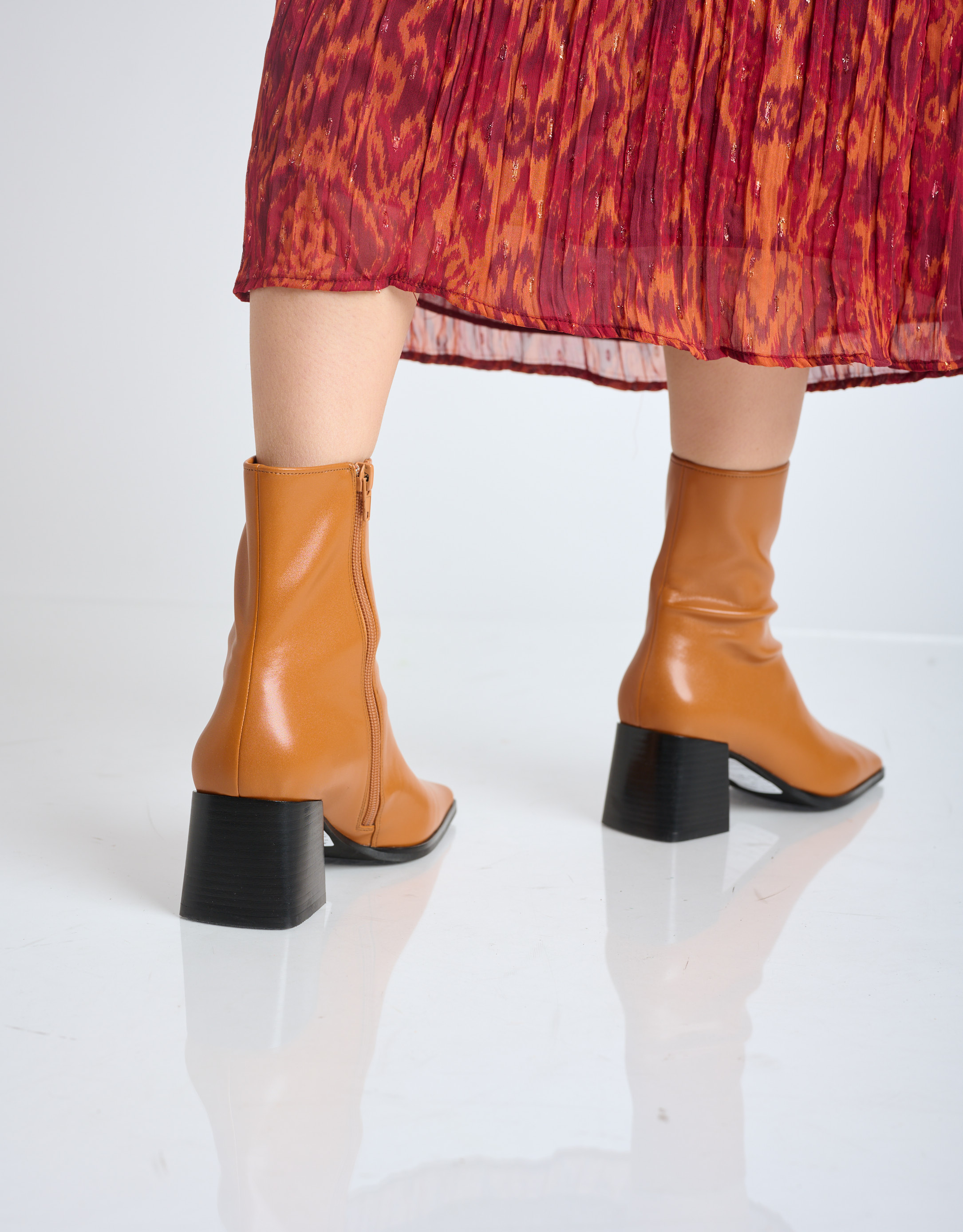 נעלי נשים - Jeffrey Campbell - מגפונים SLIQUE - חום3