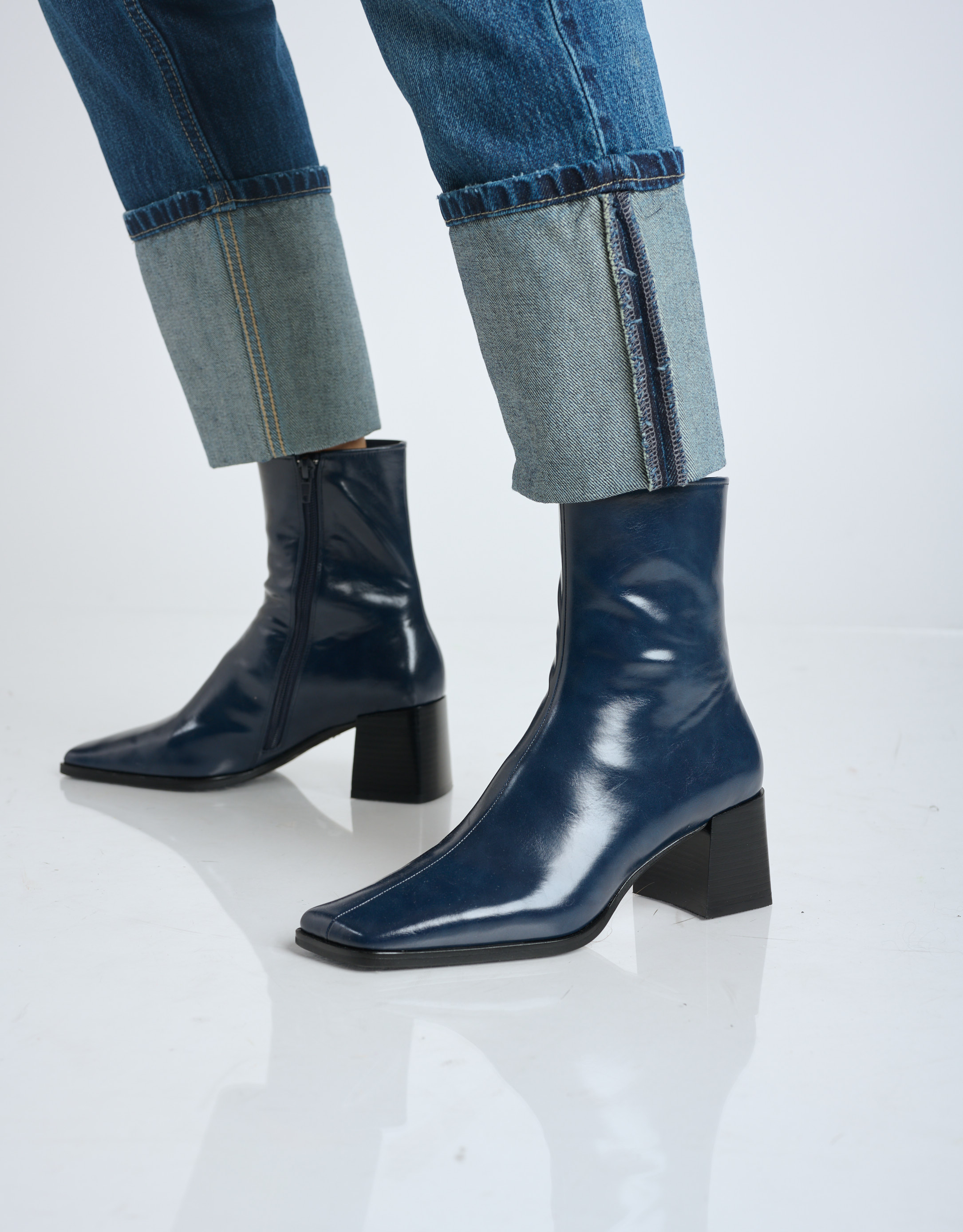 נעלי נשים - Jeffrey Campbell - מגפונים SLIQUE - כחול2