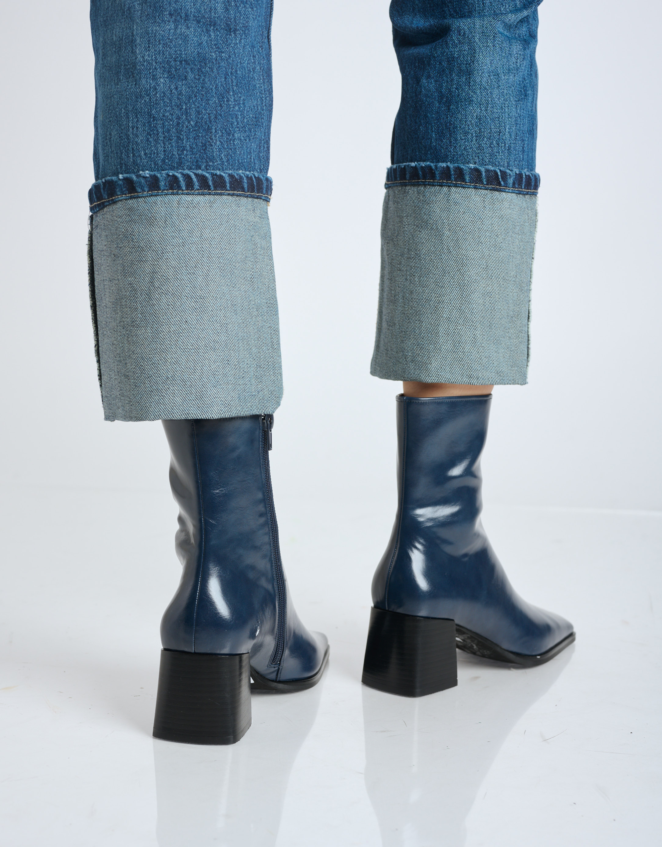 נעלי נשים - Jeffrey Campbell - מגפונים SLIQUE - כחול4