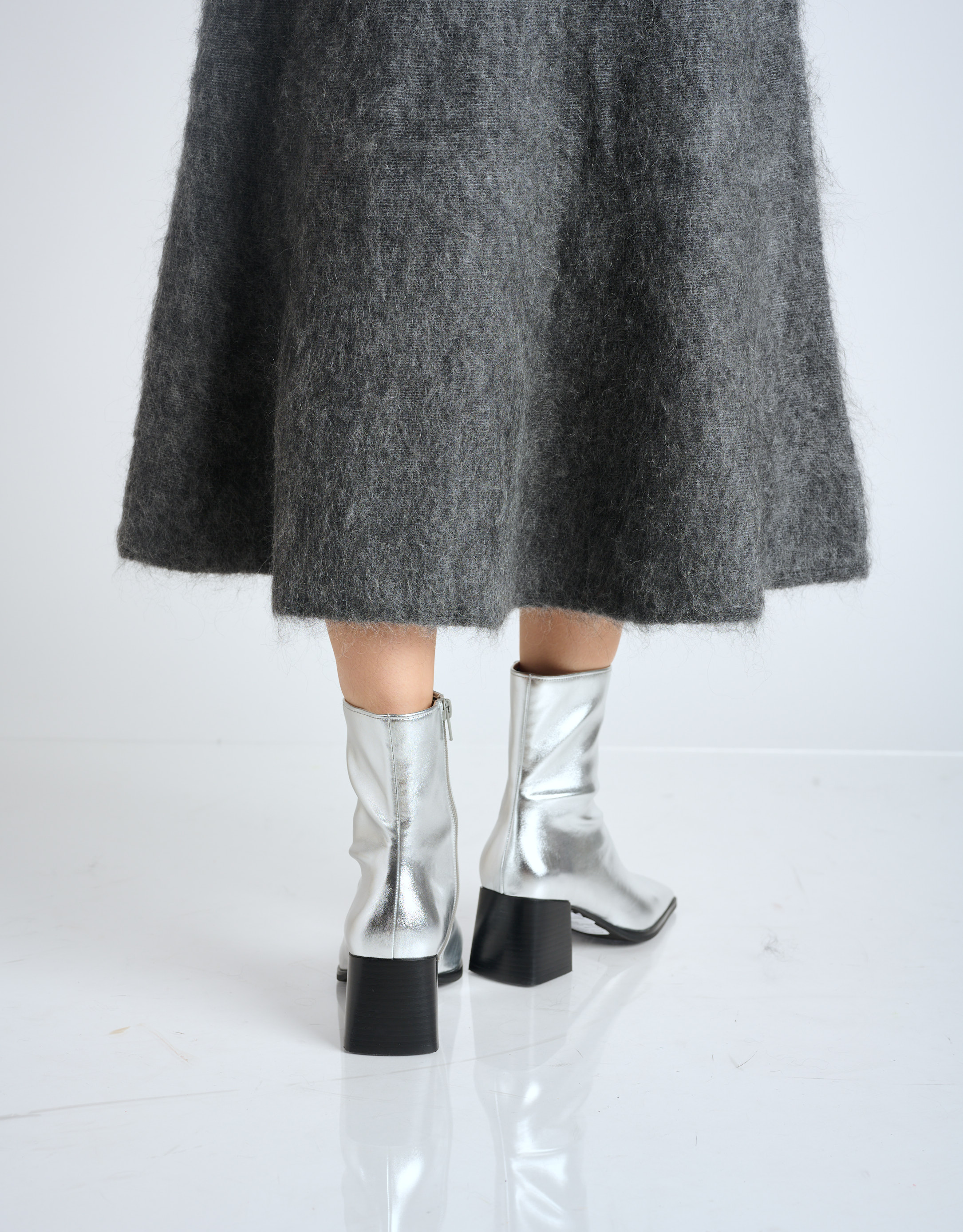 נעלי נשים - Jeffrey Campbell - מגפונים SLIQUE - כסף3