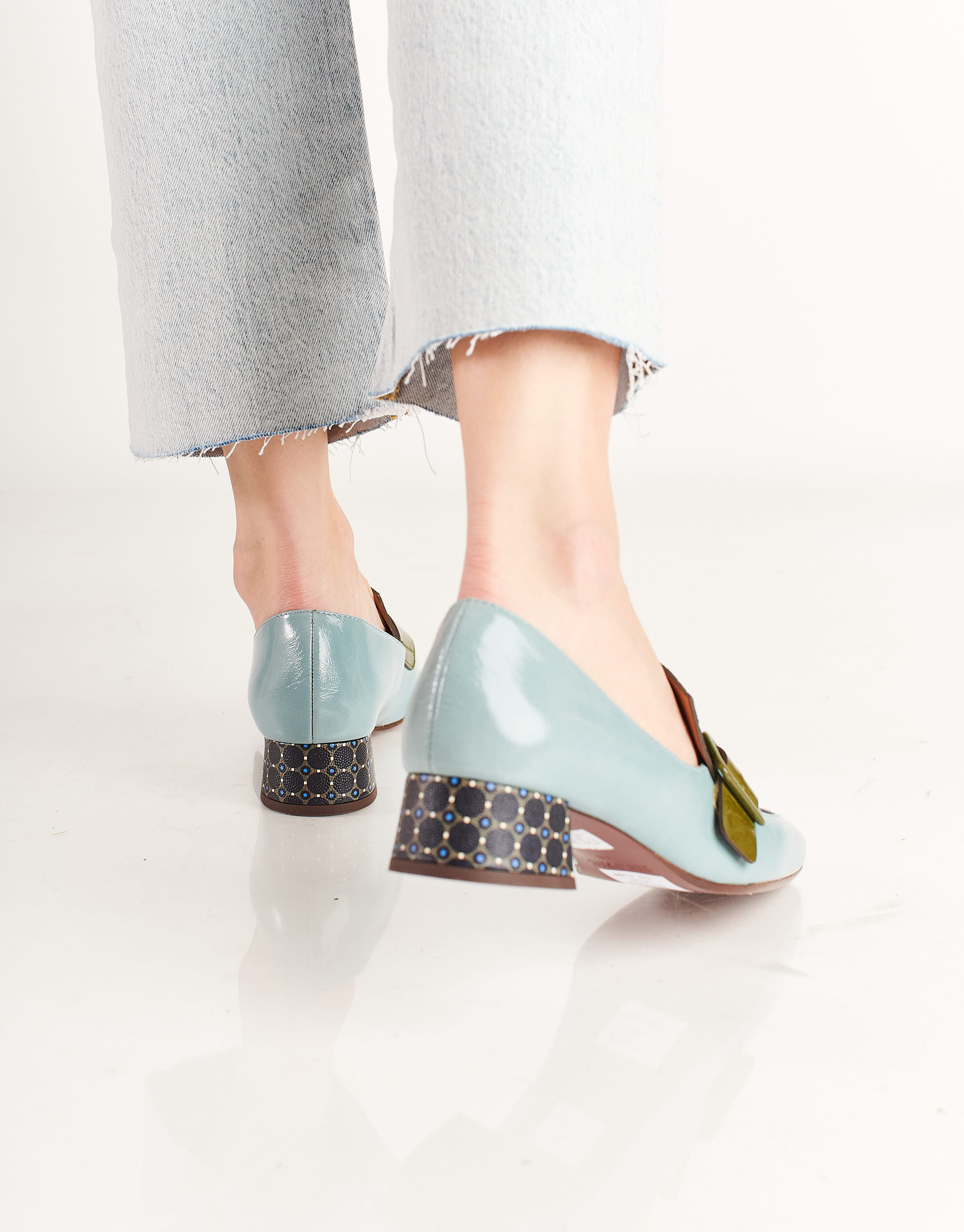 נעלי נשים - Chie Mihara - נעלי מוקסין עם עקב REVA - תכלת4