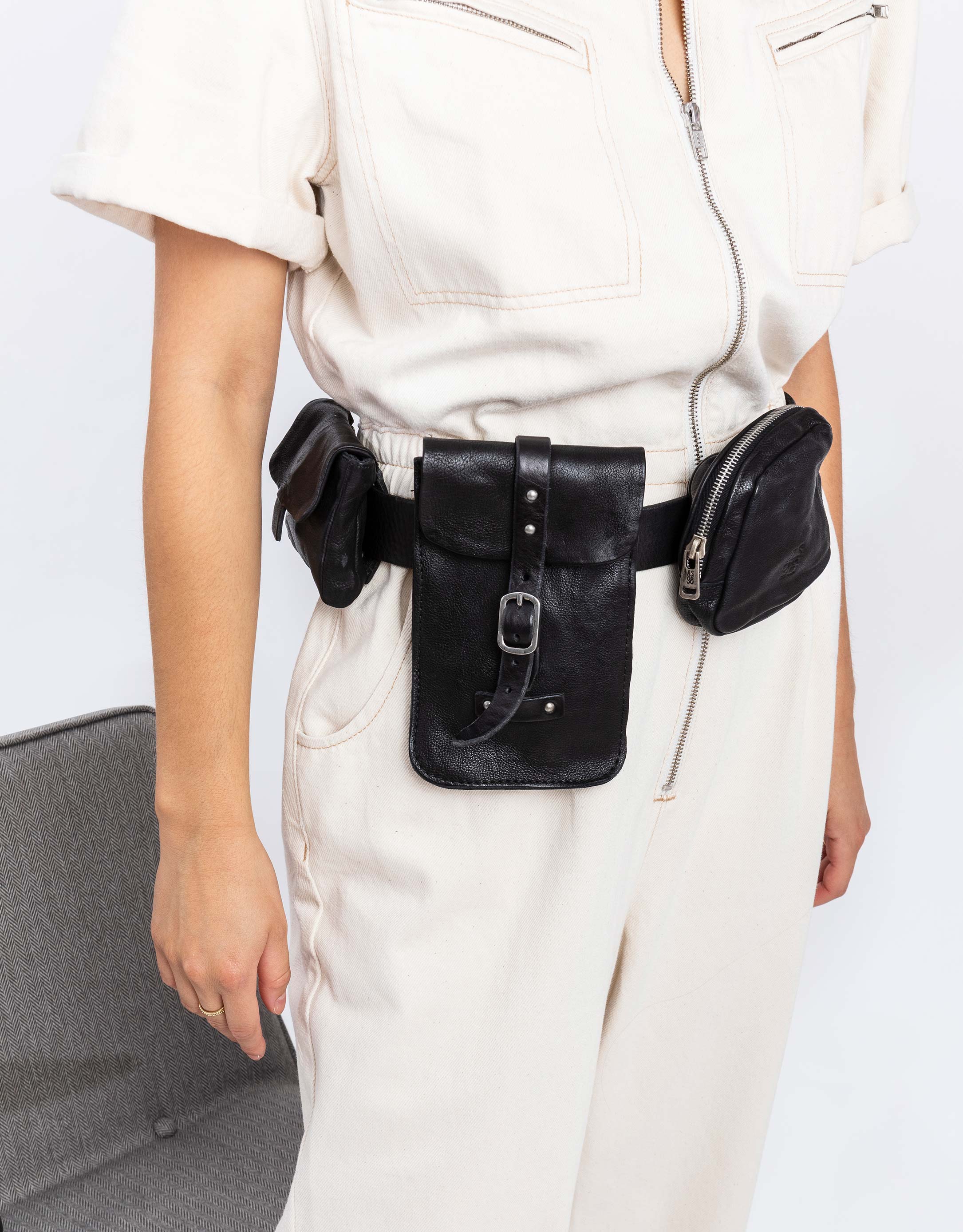 A.S. 98 - חגורה עם נרתיקי עור - שחור3