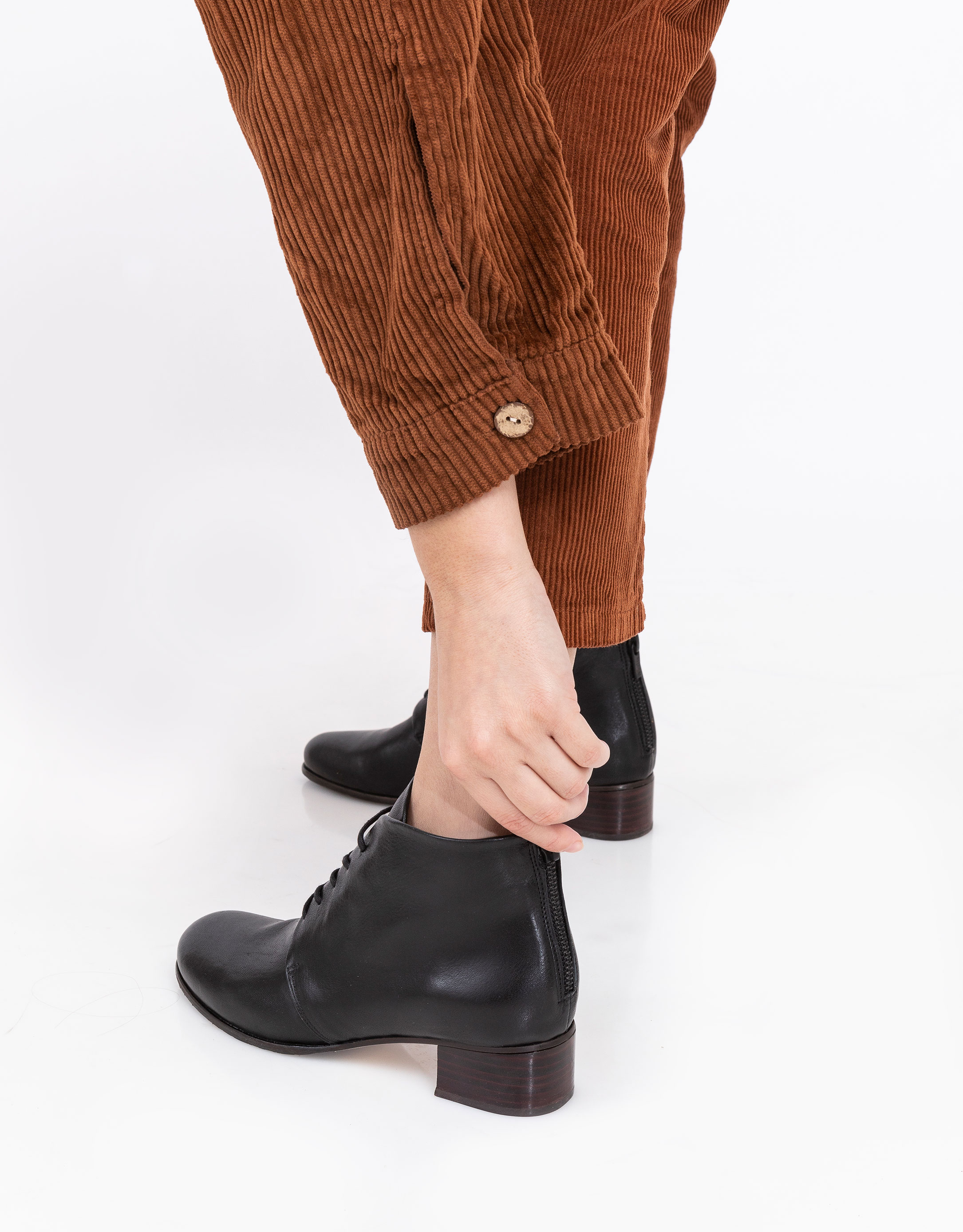 נעלי נשים - Vialis - מגפוני עקב עם שרוך GRETA - שחור3