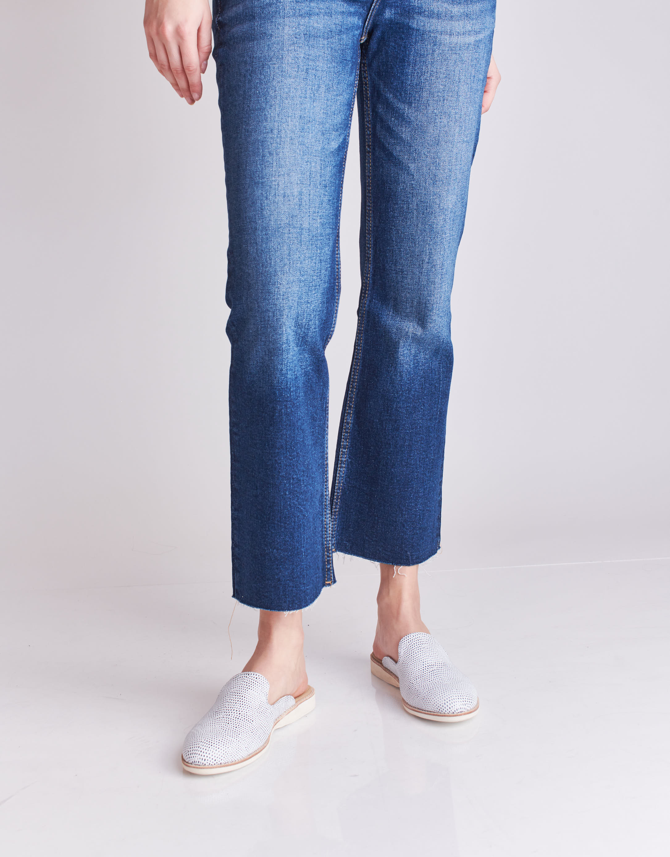 נעלי נשים - Rollie - כפכפים סגורים DERBY - לבן   כחול4