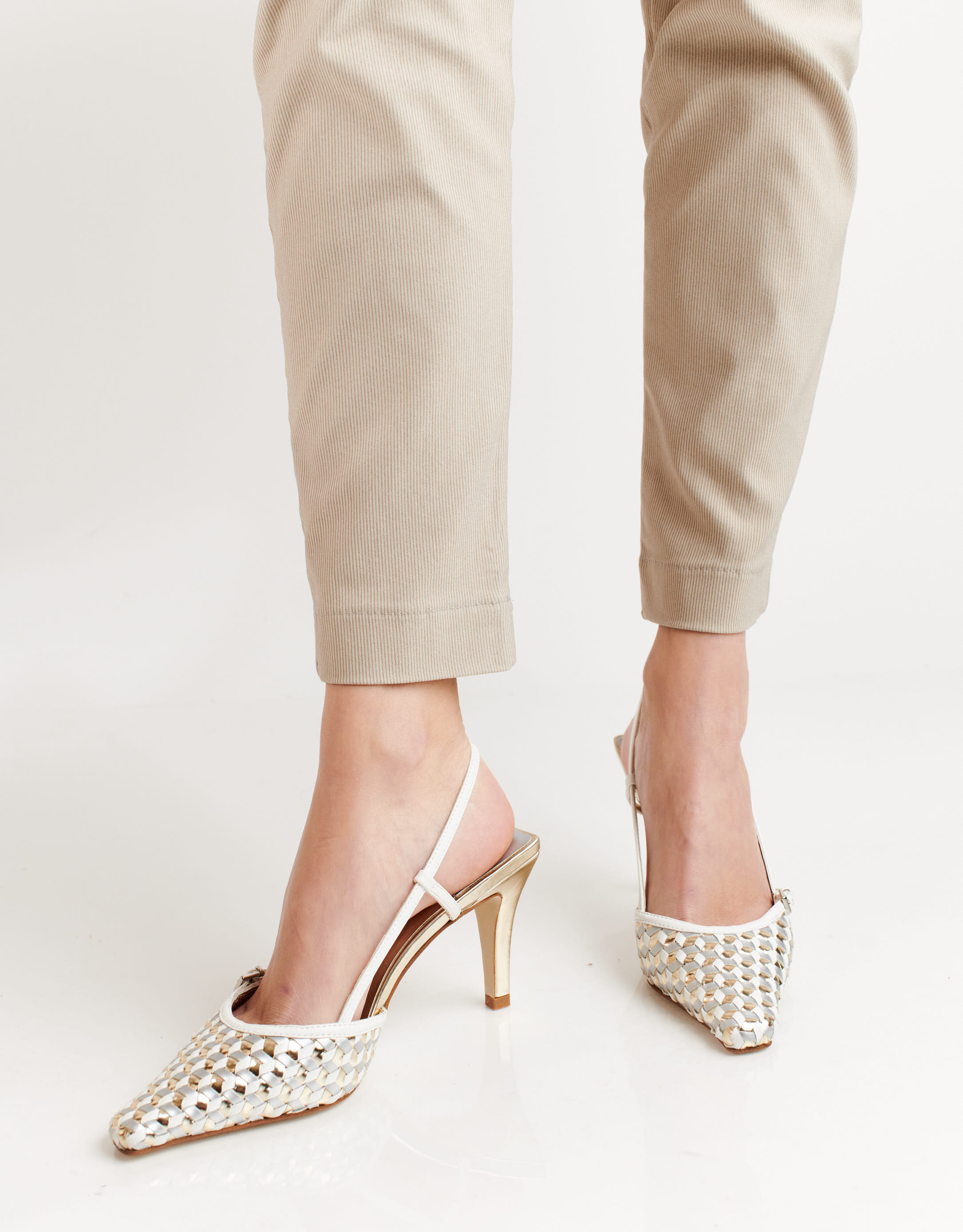 נעלי נשים - Jeffrey Campbell - סנדלי עקב ILLUSIONS - זהב4