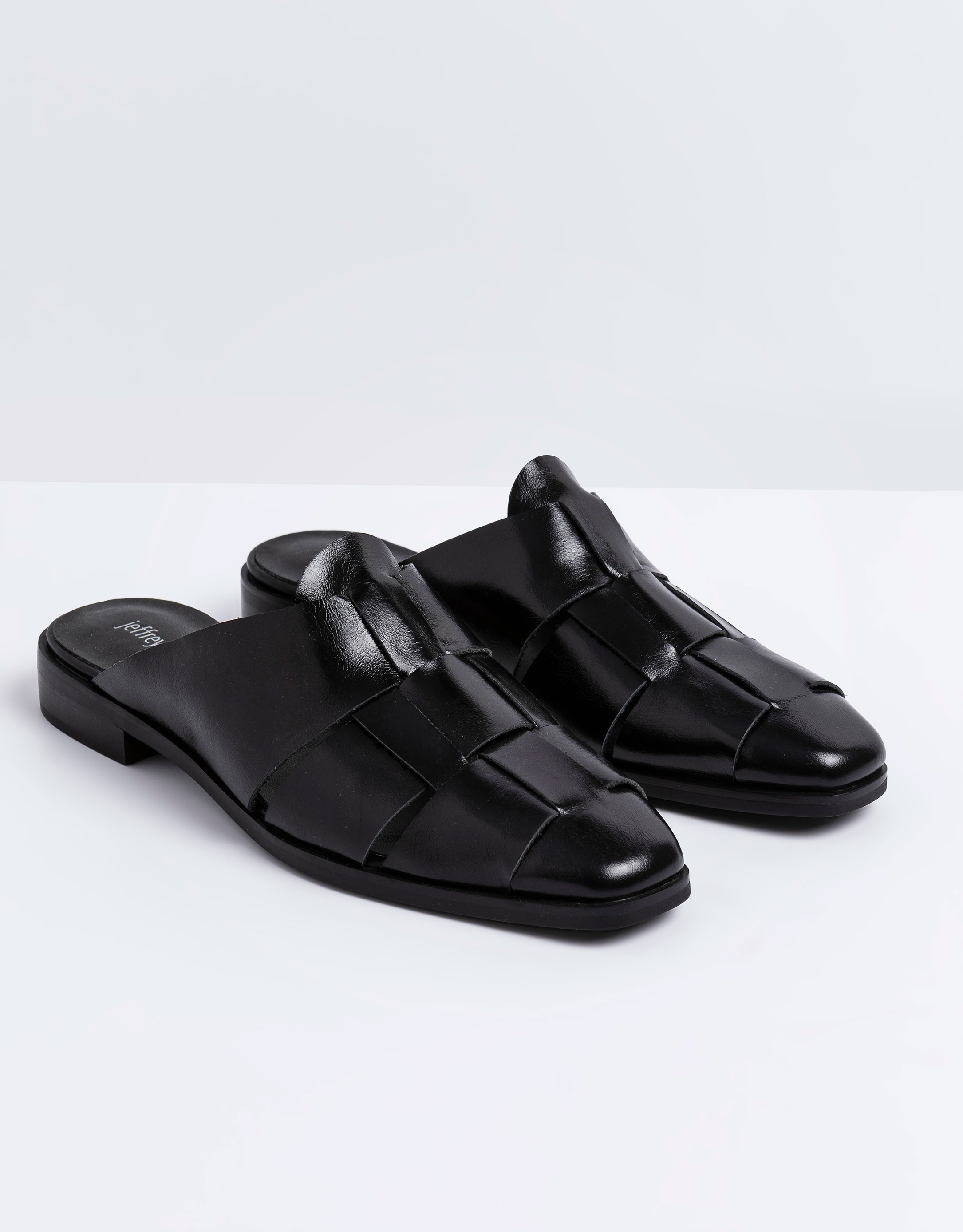 נעלי נשים - Jeffrey Campbell - כפכפי מיולז מעור  EASTIN - שחור2