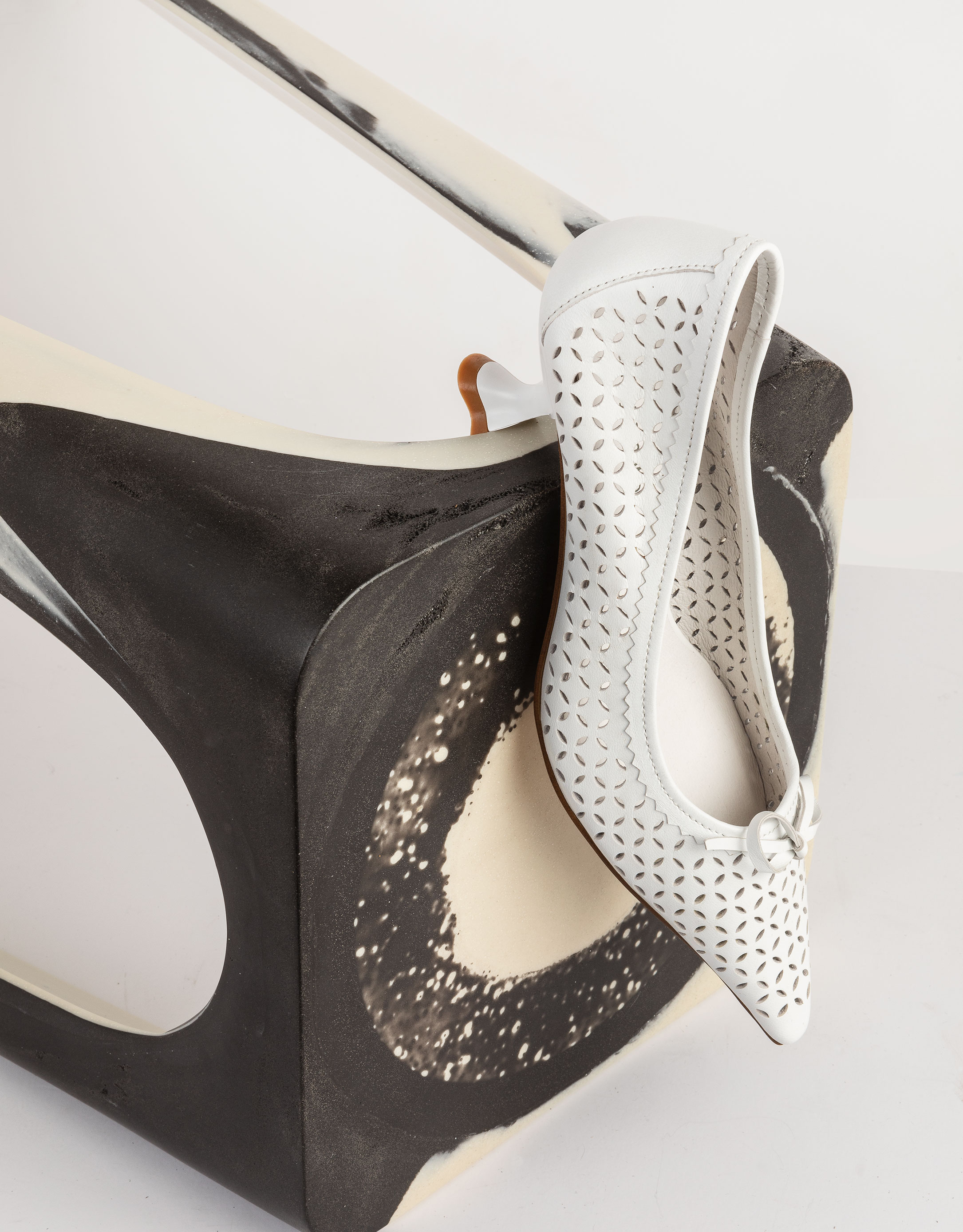 נעלי נשים - Jeffrey Campbell - נעלי סירה עם עקבים FAYRE - לבן3