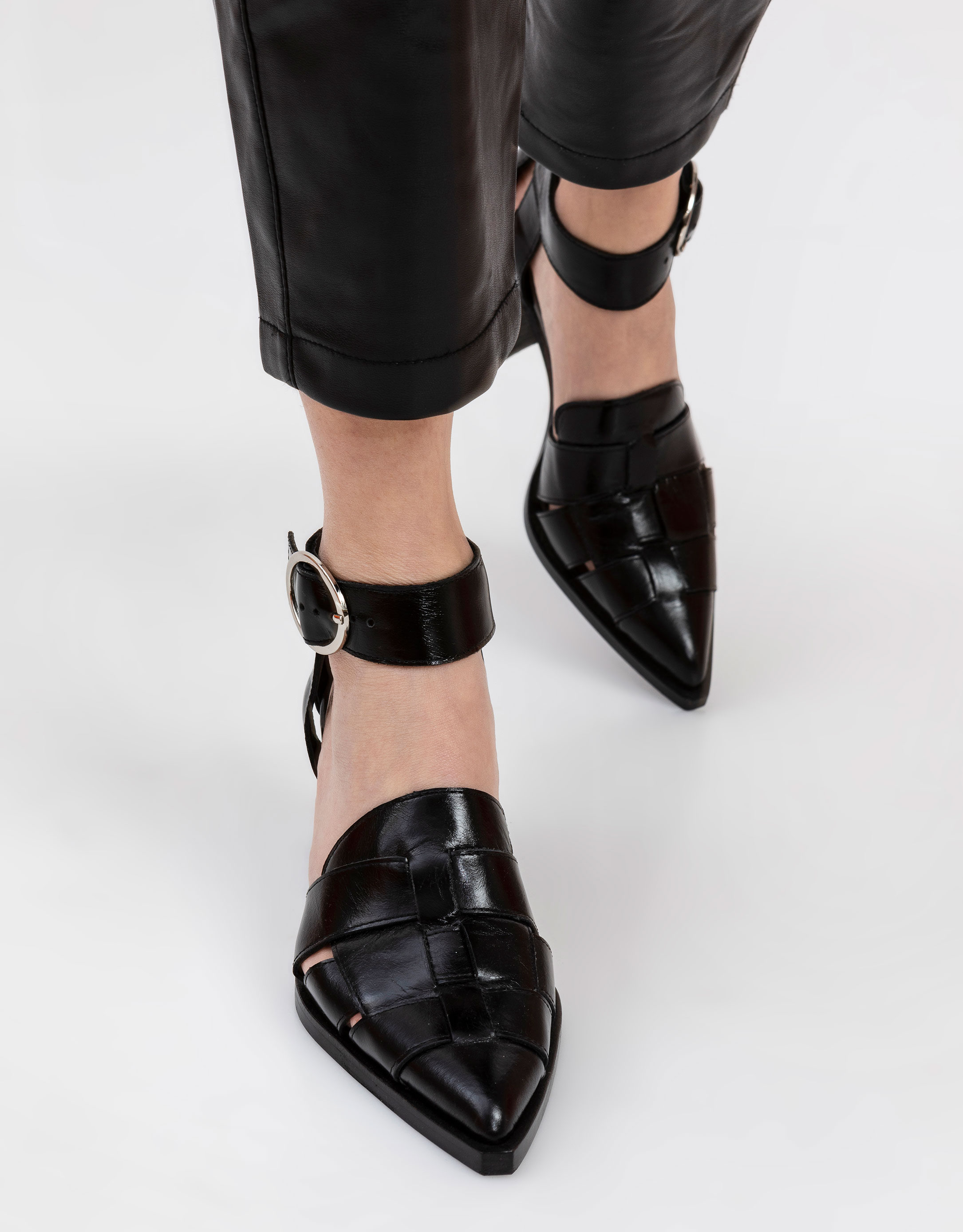 נעלי נשים - Jeffrey Campbell - סנדלי עקב מעור MARIA - שחור3