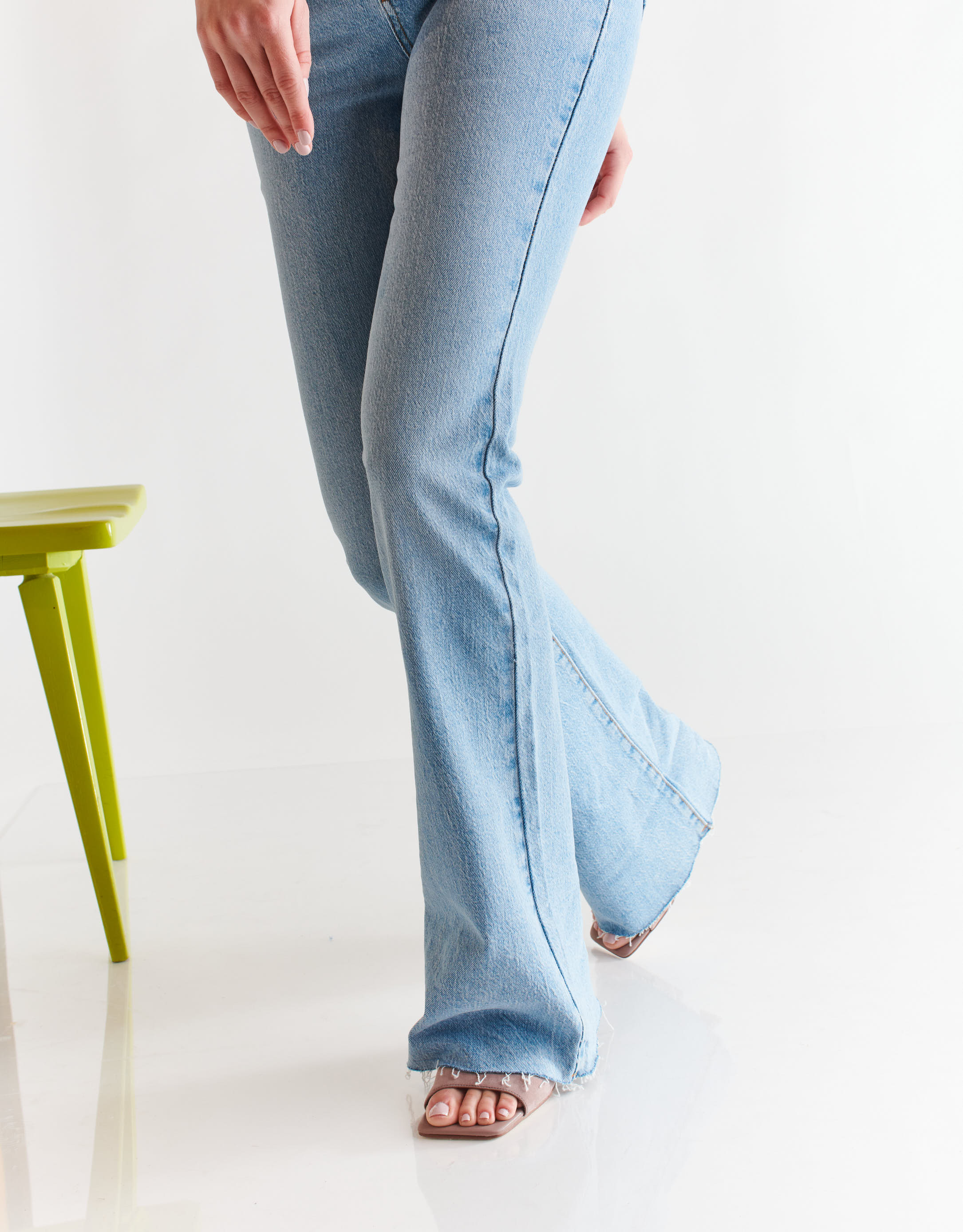 נעלי נשים - Jeffrey Campbell - כפכפי זמש עם עקב MR  BIG - אפור4