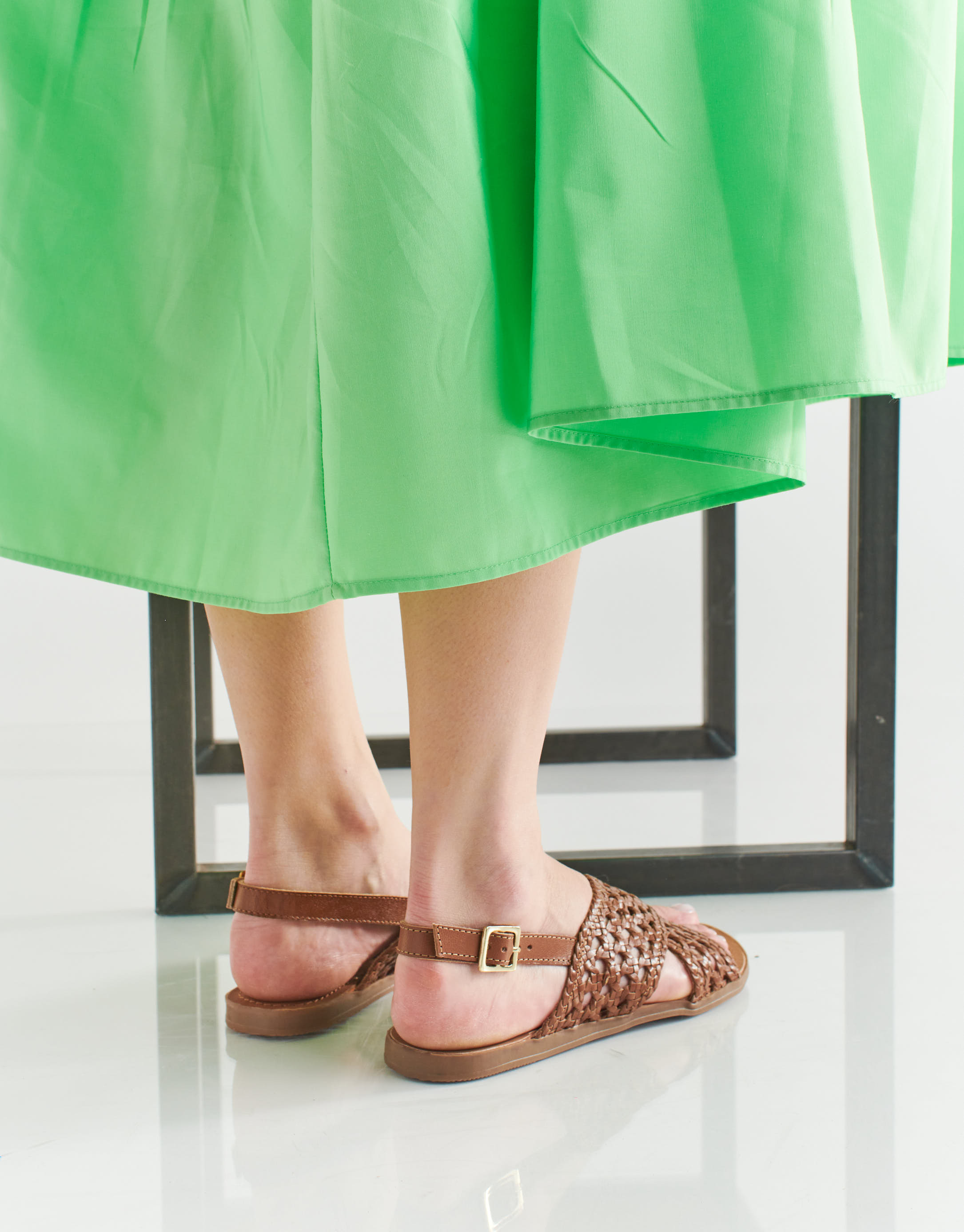 נעלי נשים - Salt+Umber - סנדלי עור קלועים DAHLIA - חום3