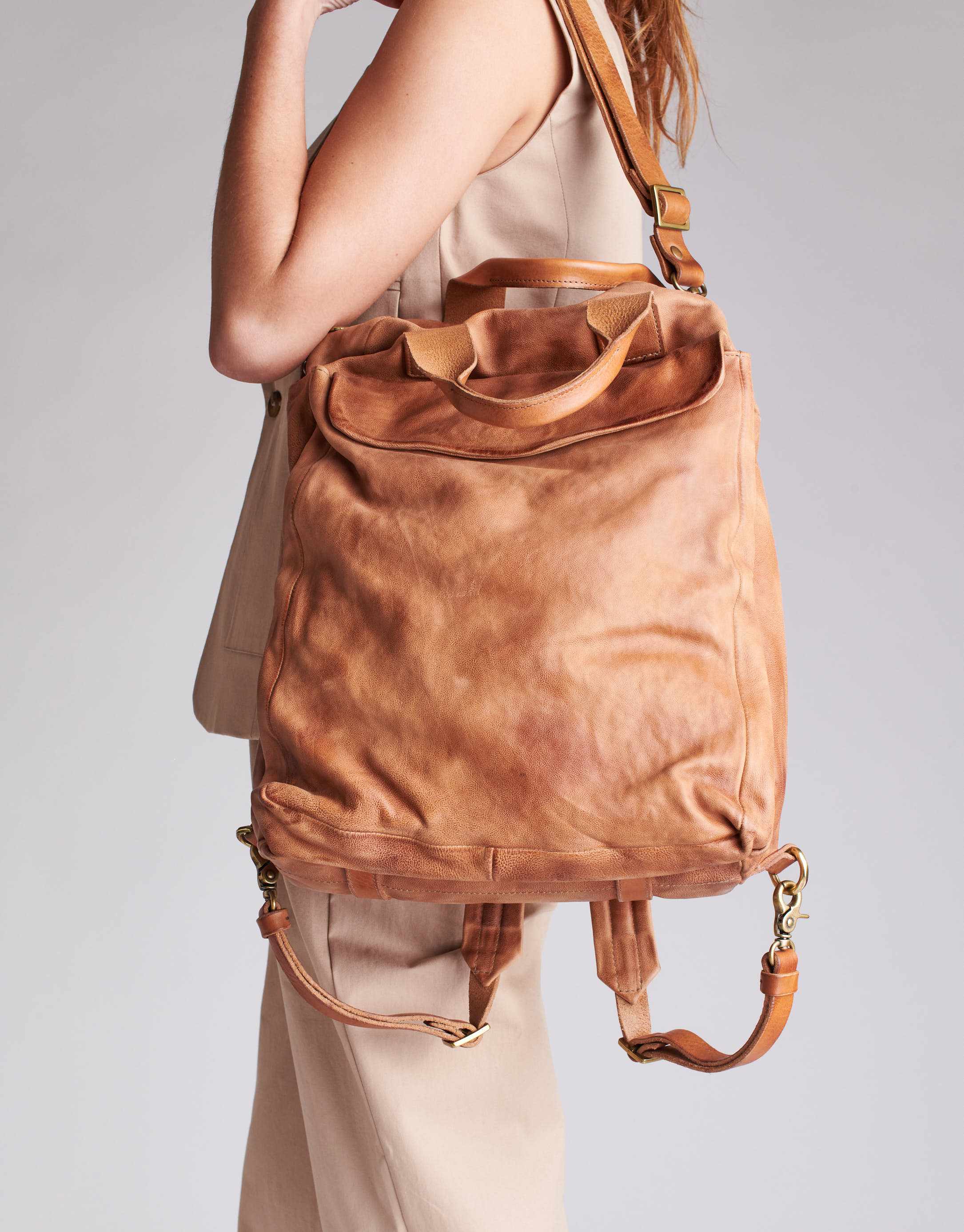 A.S. 98 - תיק גב/צד מעור LUCA - קאמל2