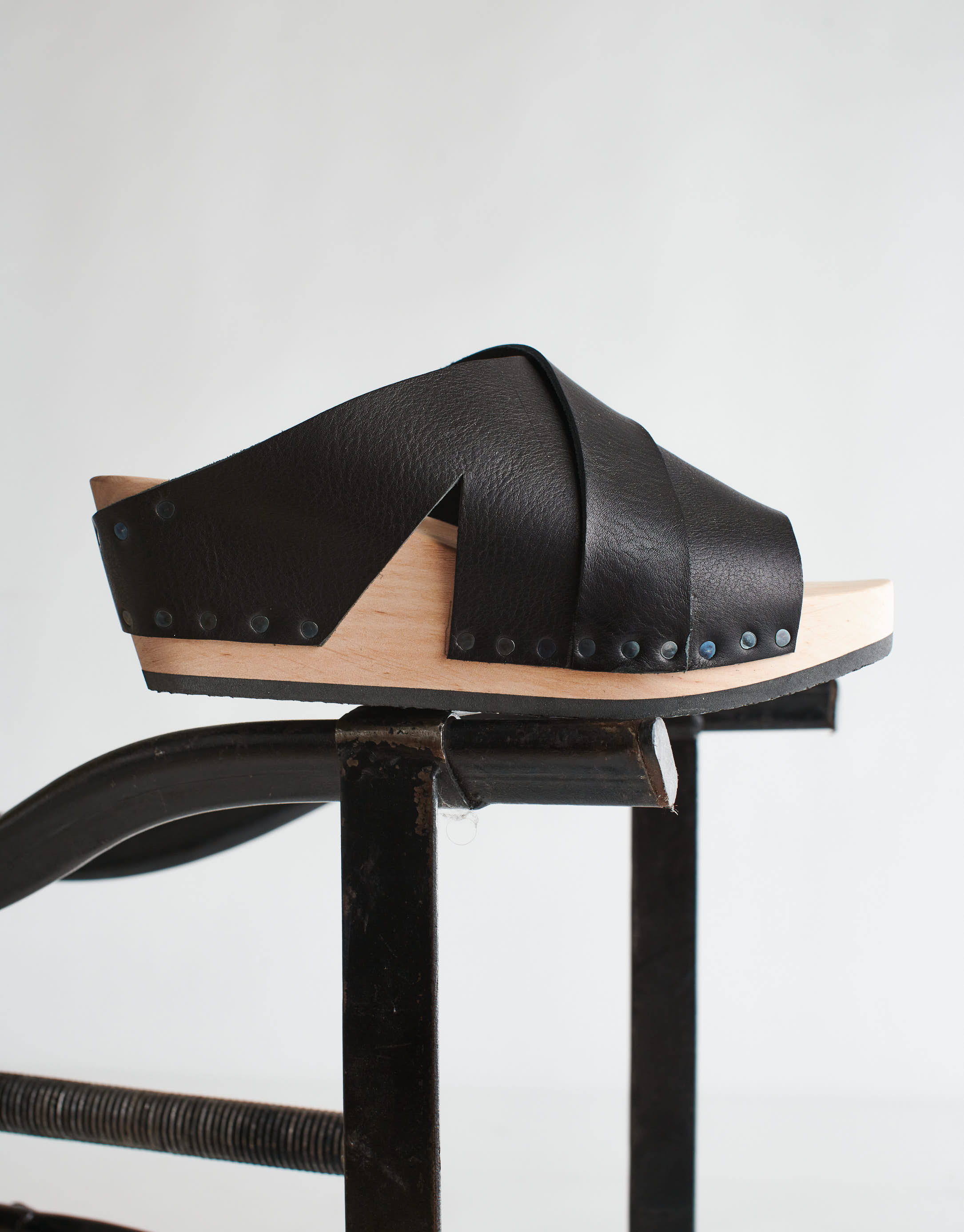 נעלי נשים - Trippen - כפכפים LASSO WOOD - שחור4