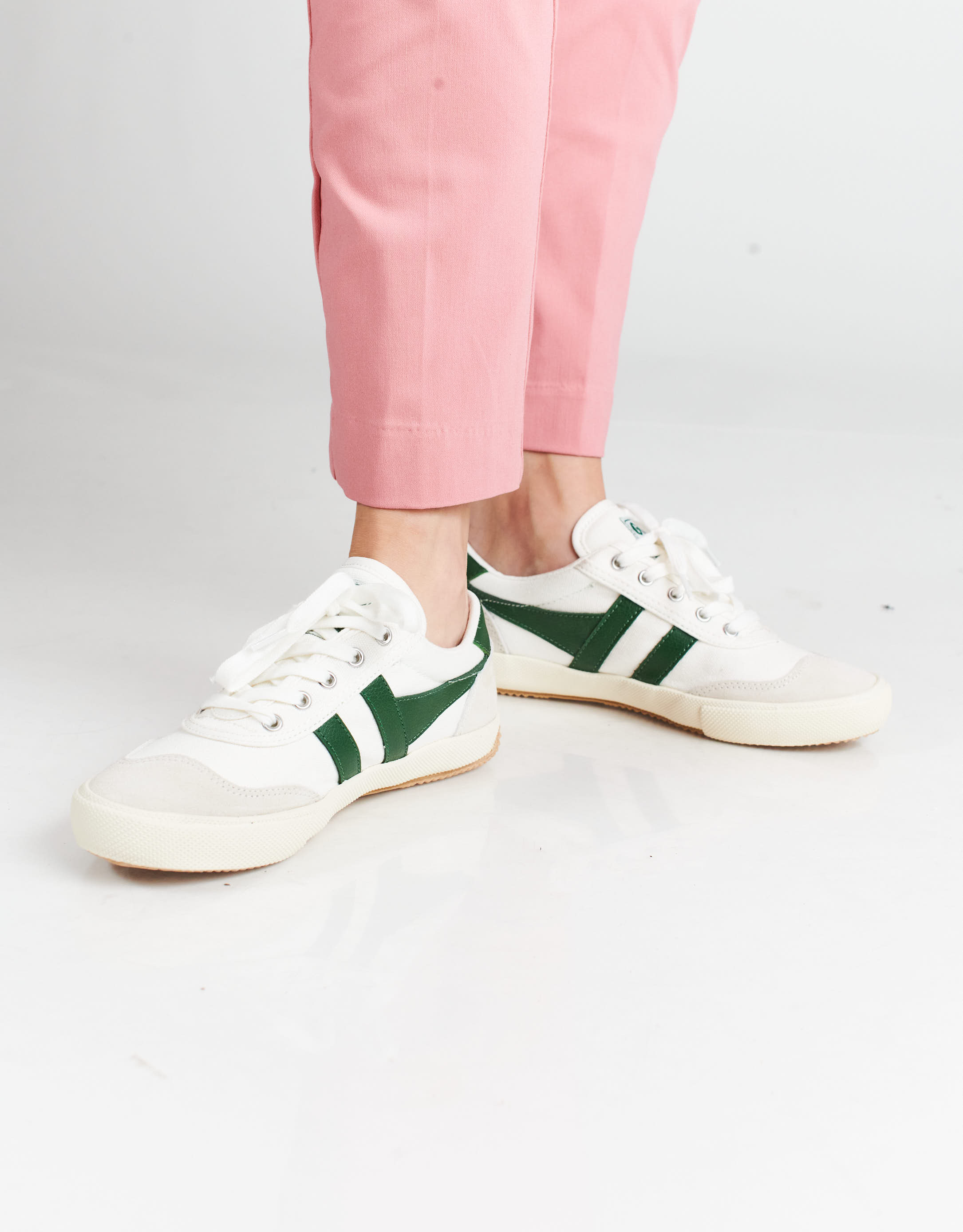 נעלי נשים - Gola - סניקרס BADMINTON - לבן   ירוק2