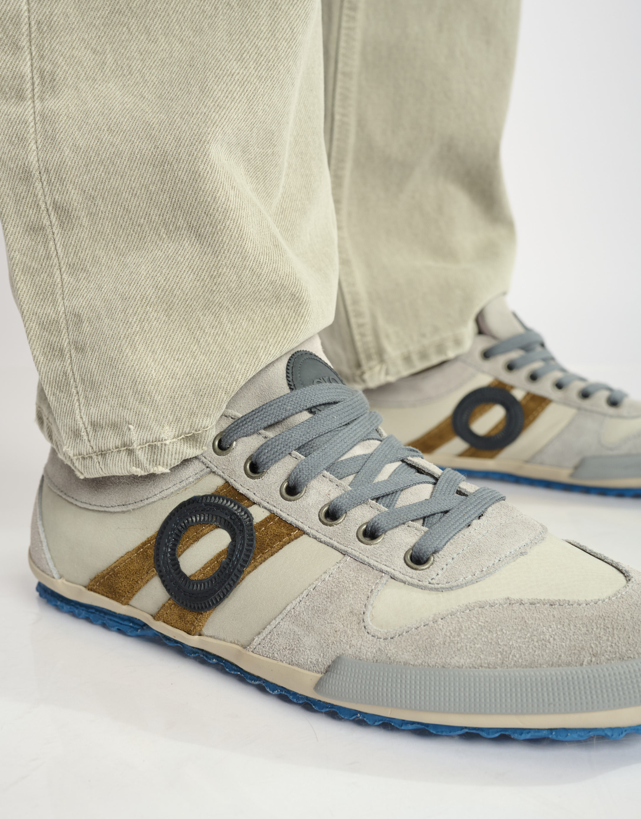 נעלי גברים - Aro - סניקרס עור IDO - אפור בהיר2