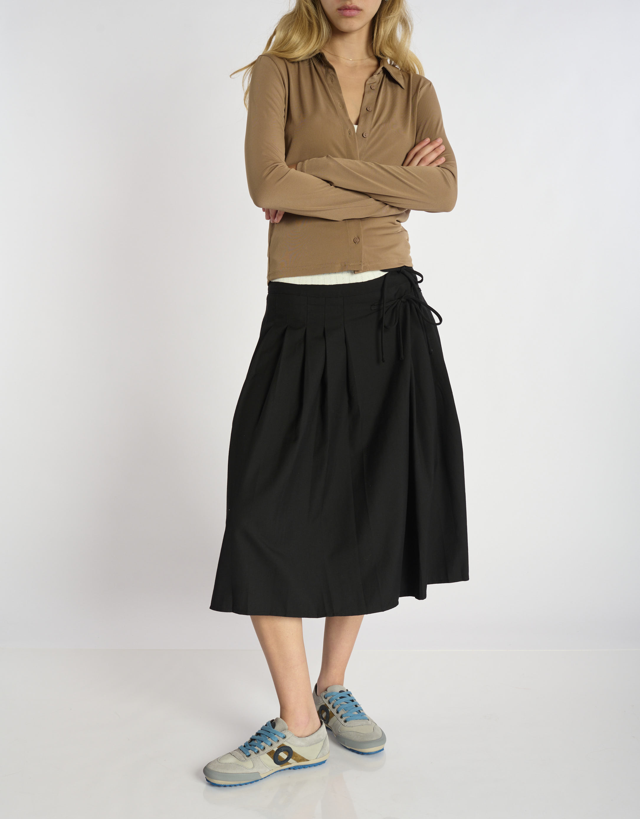 נעלי נשים - Aro - סניקרס נמוכות מעור IDO - אפור בהיר2