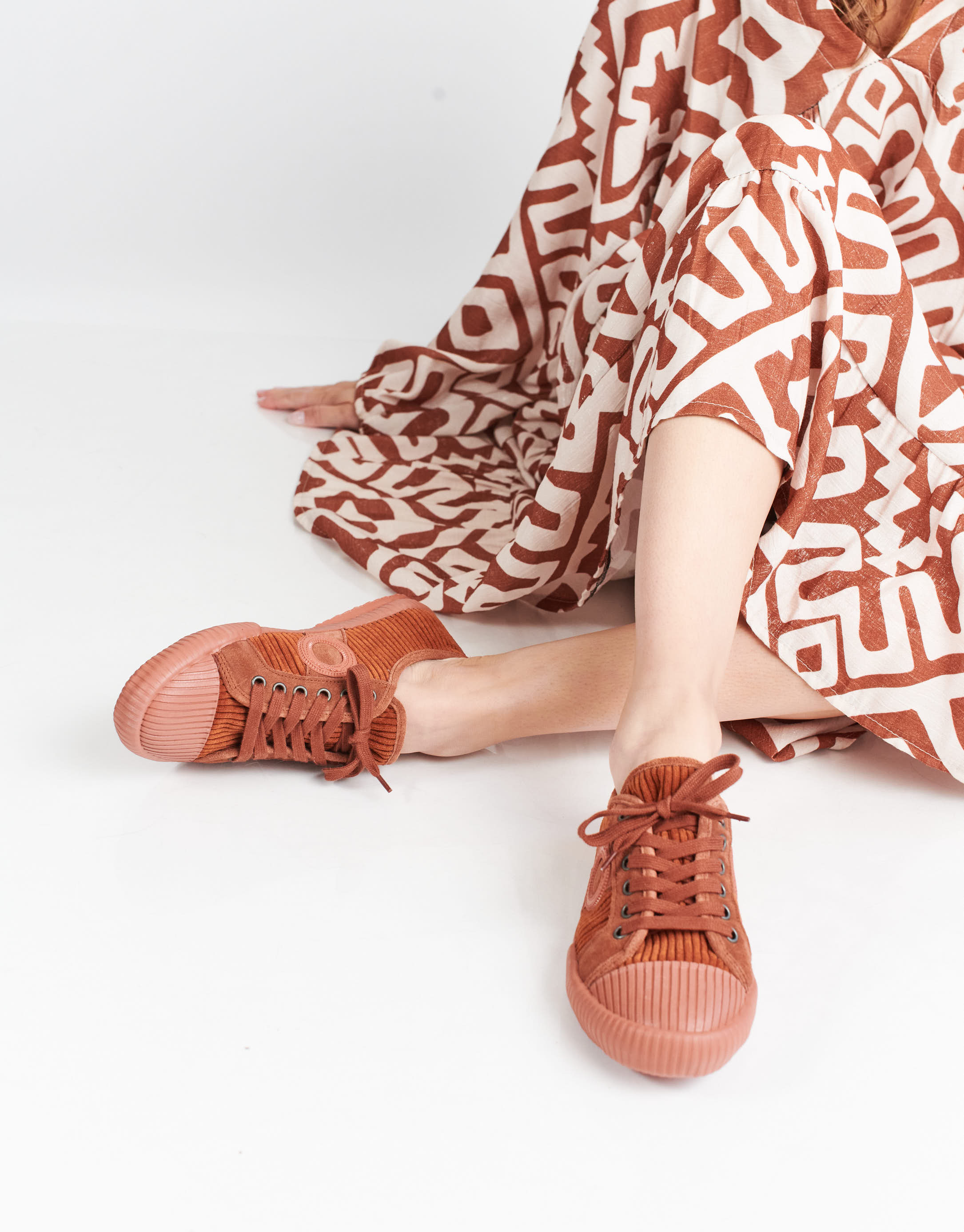 נעלי נשים - Aro - סניקרס קורדרוי CHARLIE - חמרה3