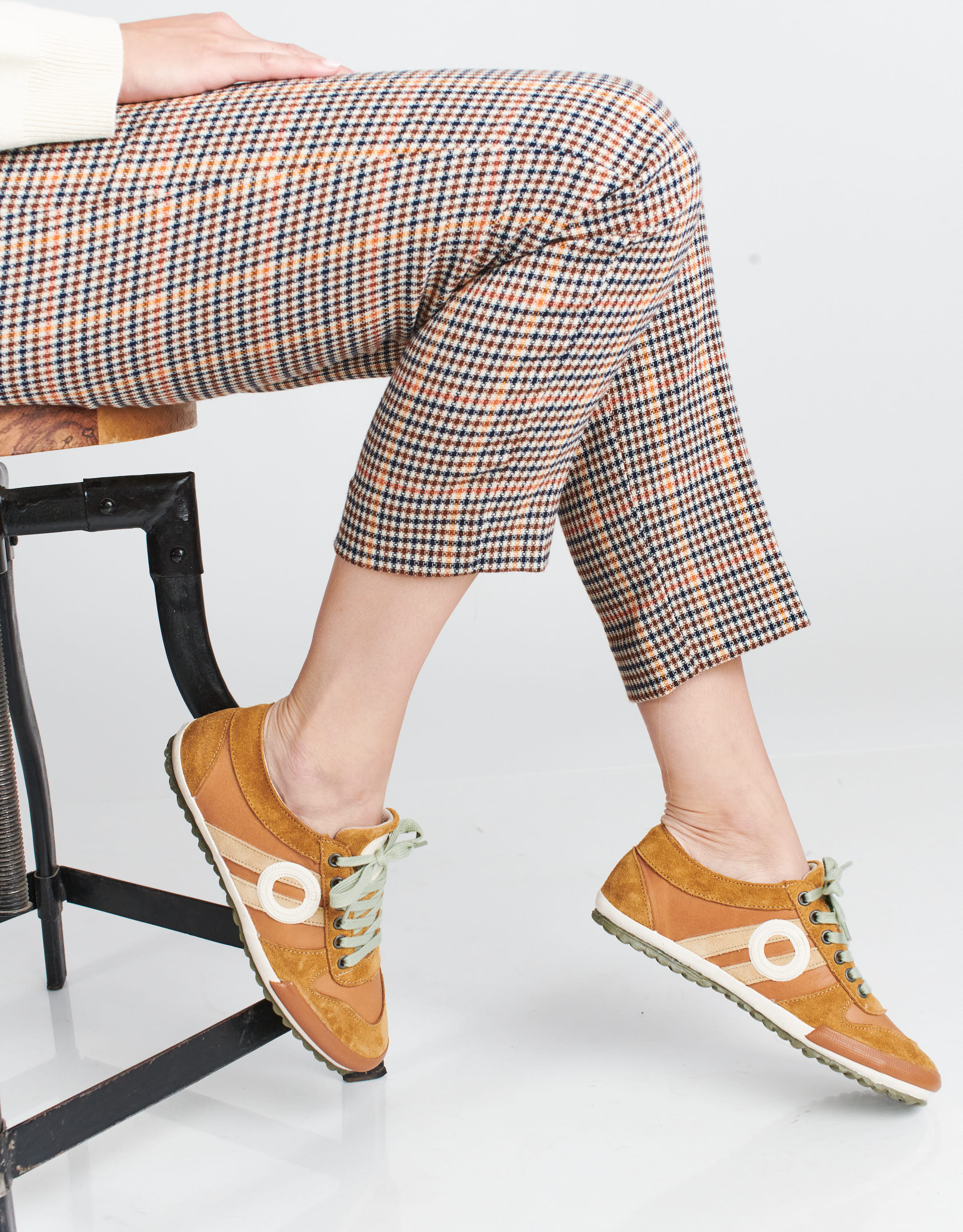 נעלי נשים - Aro - סניקרס נמוכות מעור IDO - קאמל1