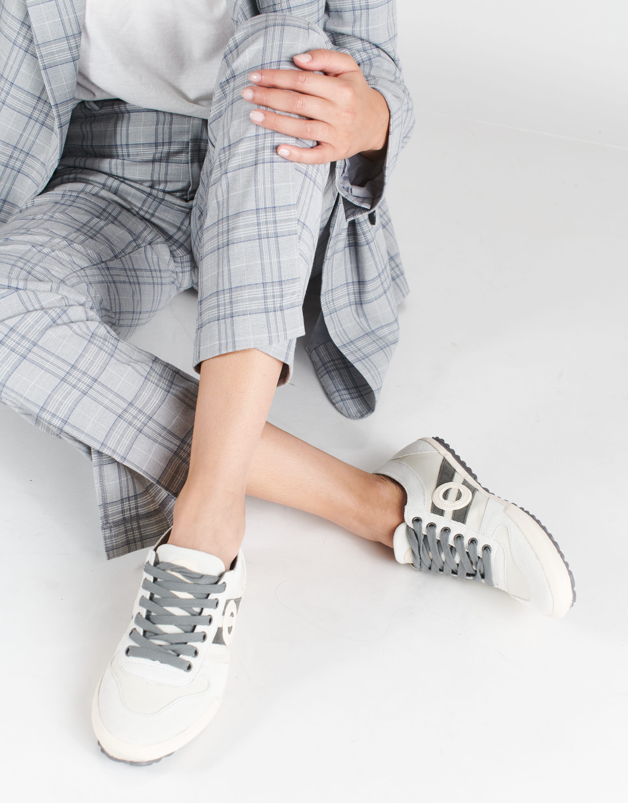 נעלי נשים - Aro - סניקרס נמוכות מעור IDO - לבן   אפור3