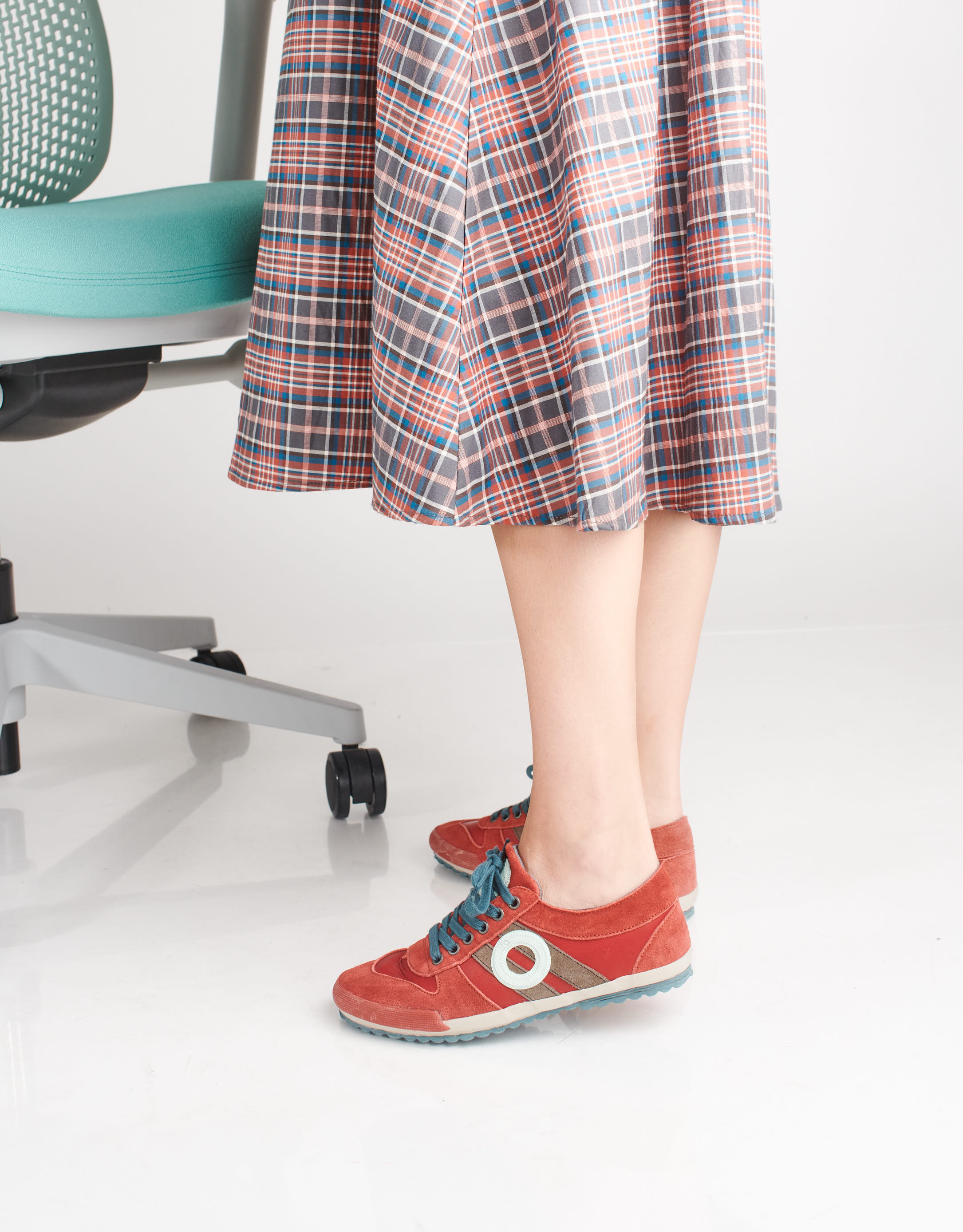 נעלי נשים - Aro - סניקרס נמוכות מעור IDO - אדום4