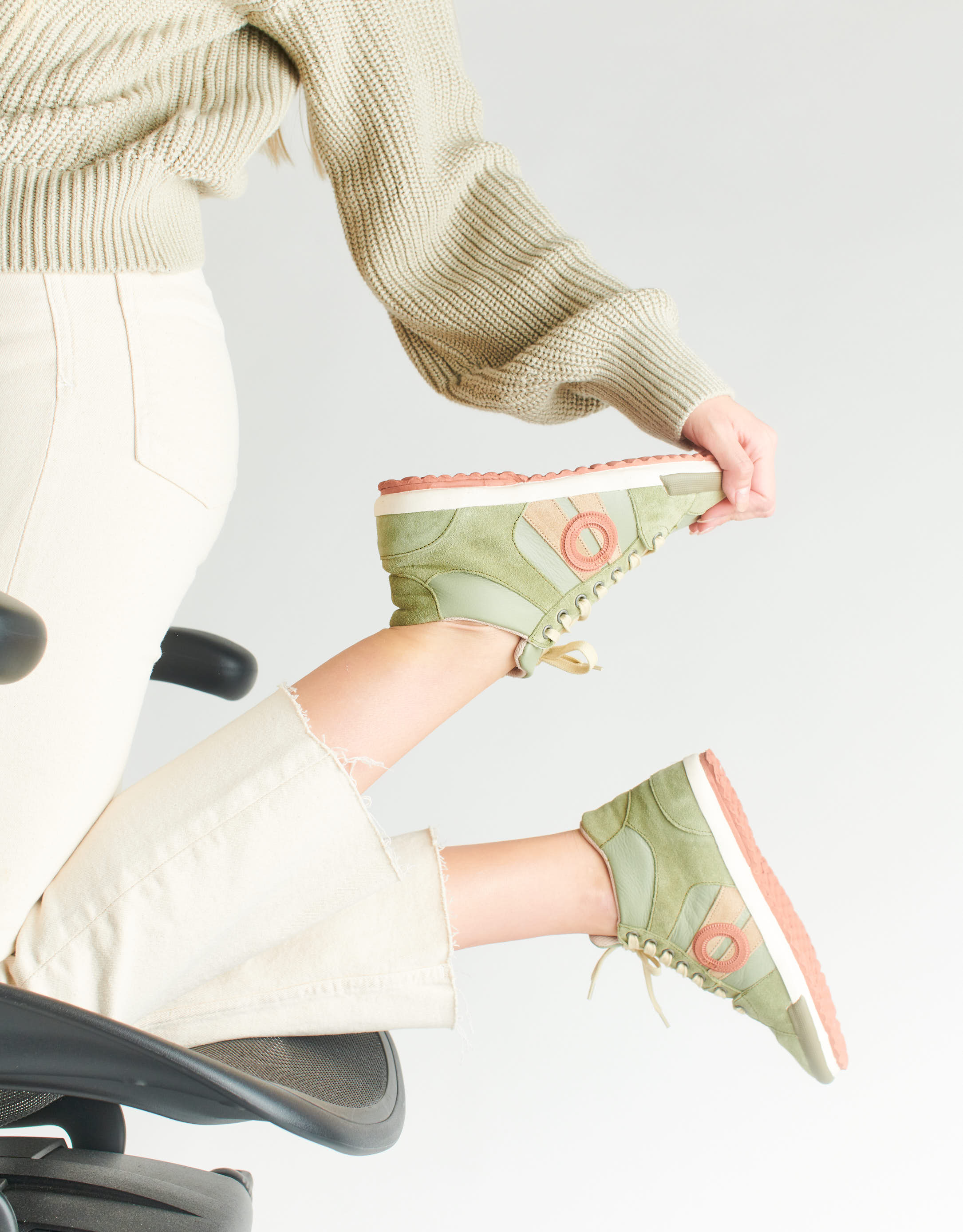 נעלי נשים - Aro - סניקרס גבוהות מעור IDO - זית1