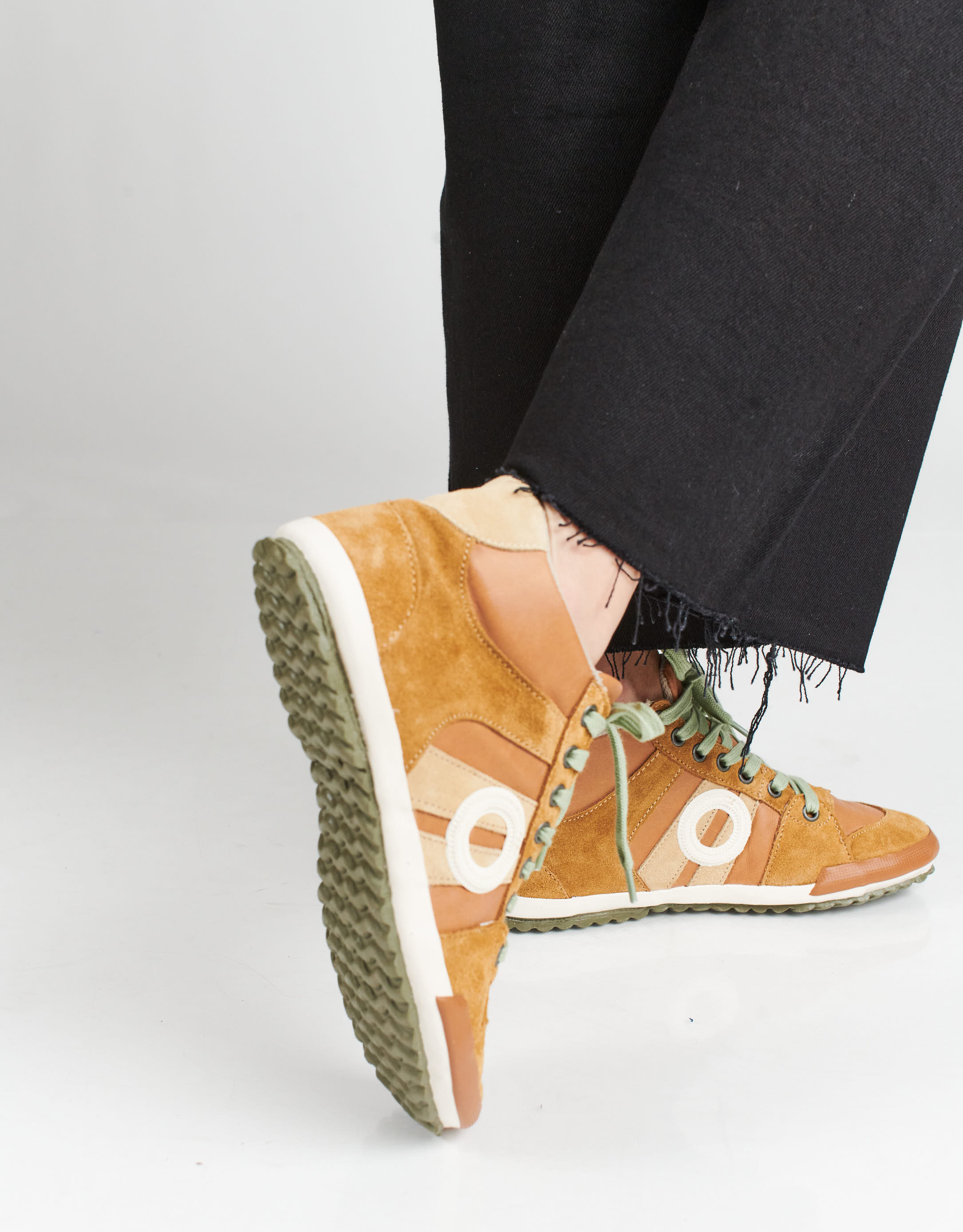 נעלי נשים - Aro - סניקרס גבוהות מעור IDO - קאמל3