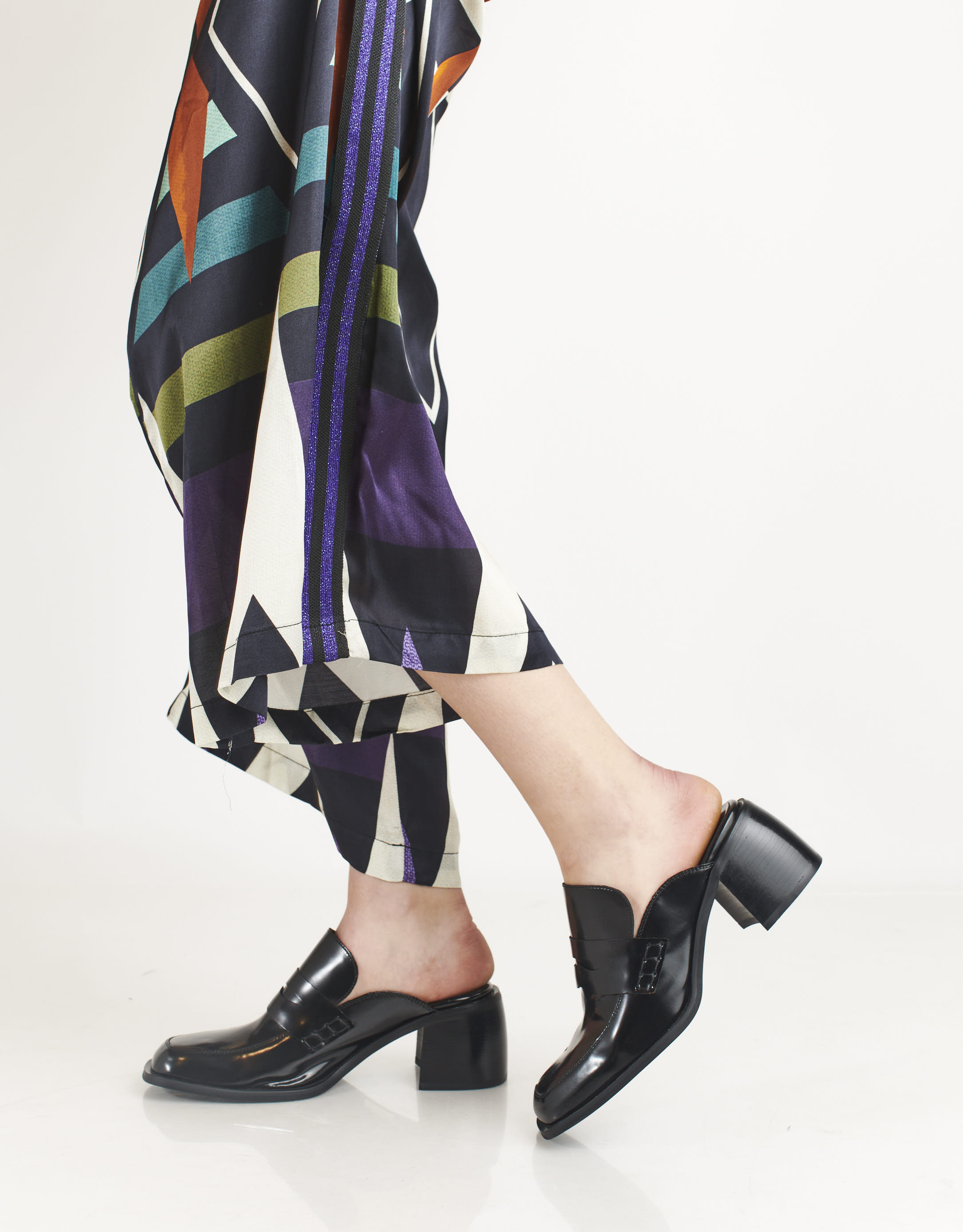 נעלי נשים - Jeffrey Campbell - כפכפי מיולז ECOLE חלקים - שחור2