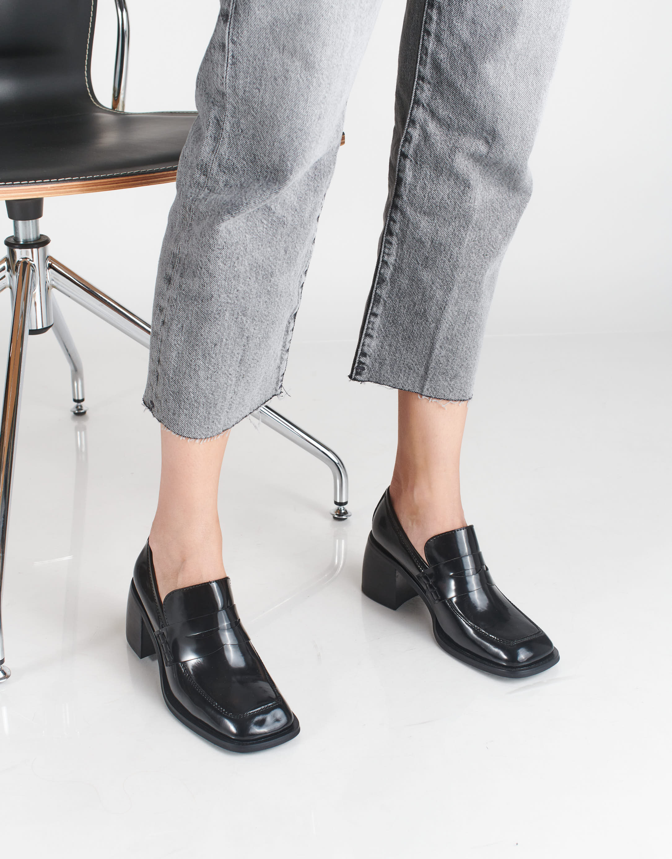 נעלי נשים - Jeffrey Campbell - מוקסינים מעור ECOLE - שחור2