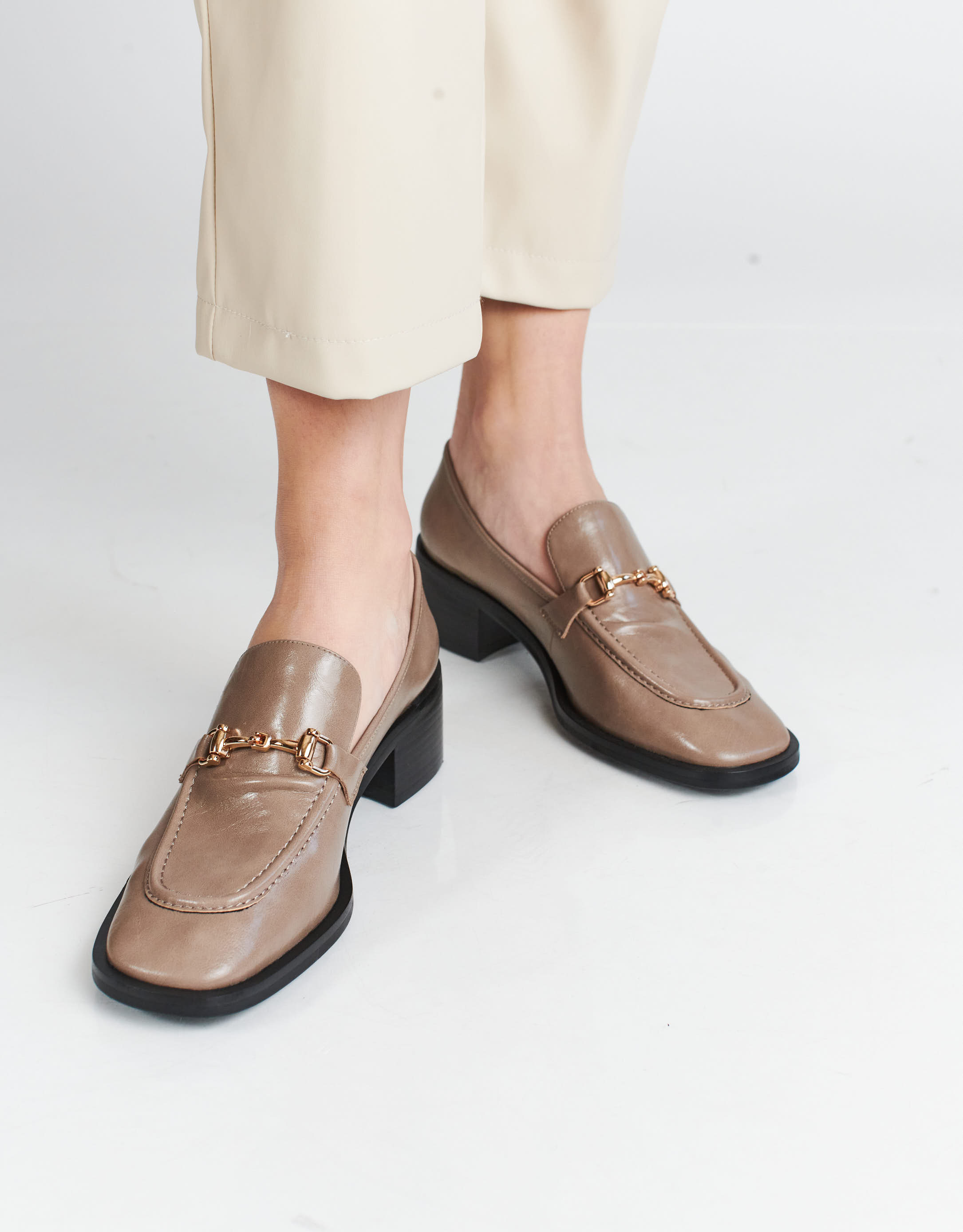 נעלי נשים - Jeffrey Campbell - מוקסינים עם עקב REID - אפור3