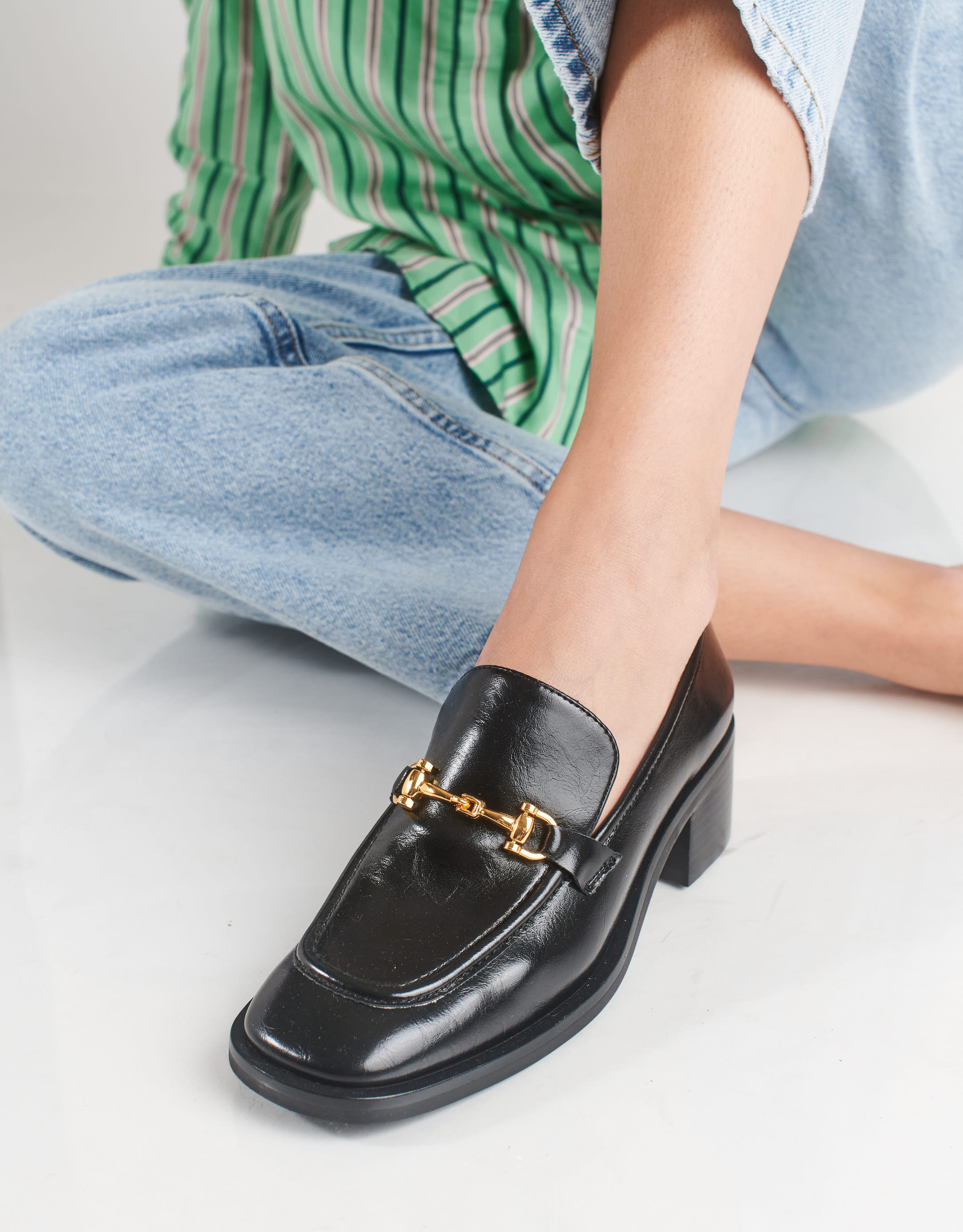 נעלי נשים - Jeffrey Campbell - מוקסינים עם עקב REID - שחור4