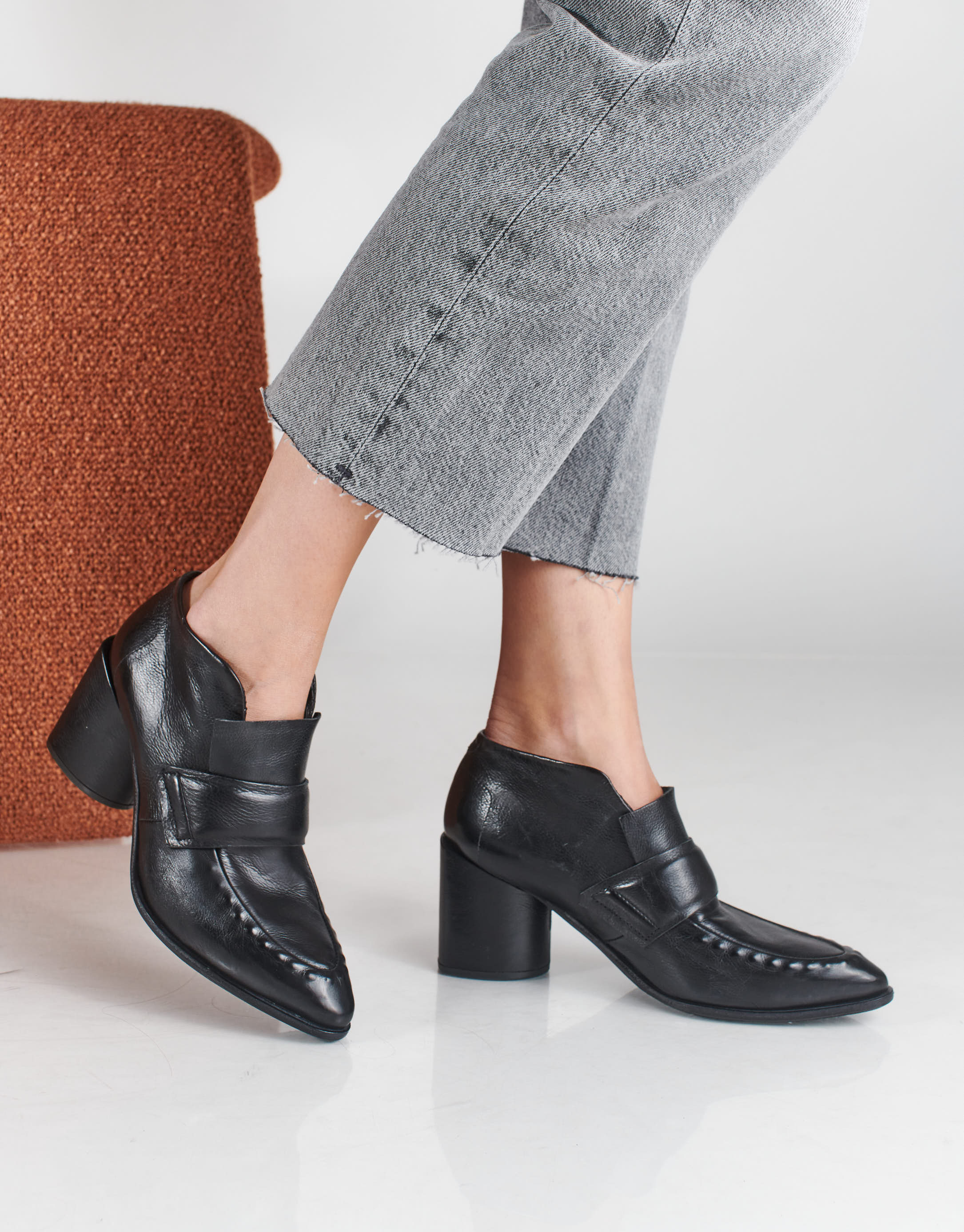 נעלי נשים - A.S. 98 - נעלי עקב מעור ENIA - שחור4