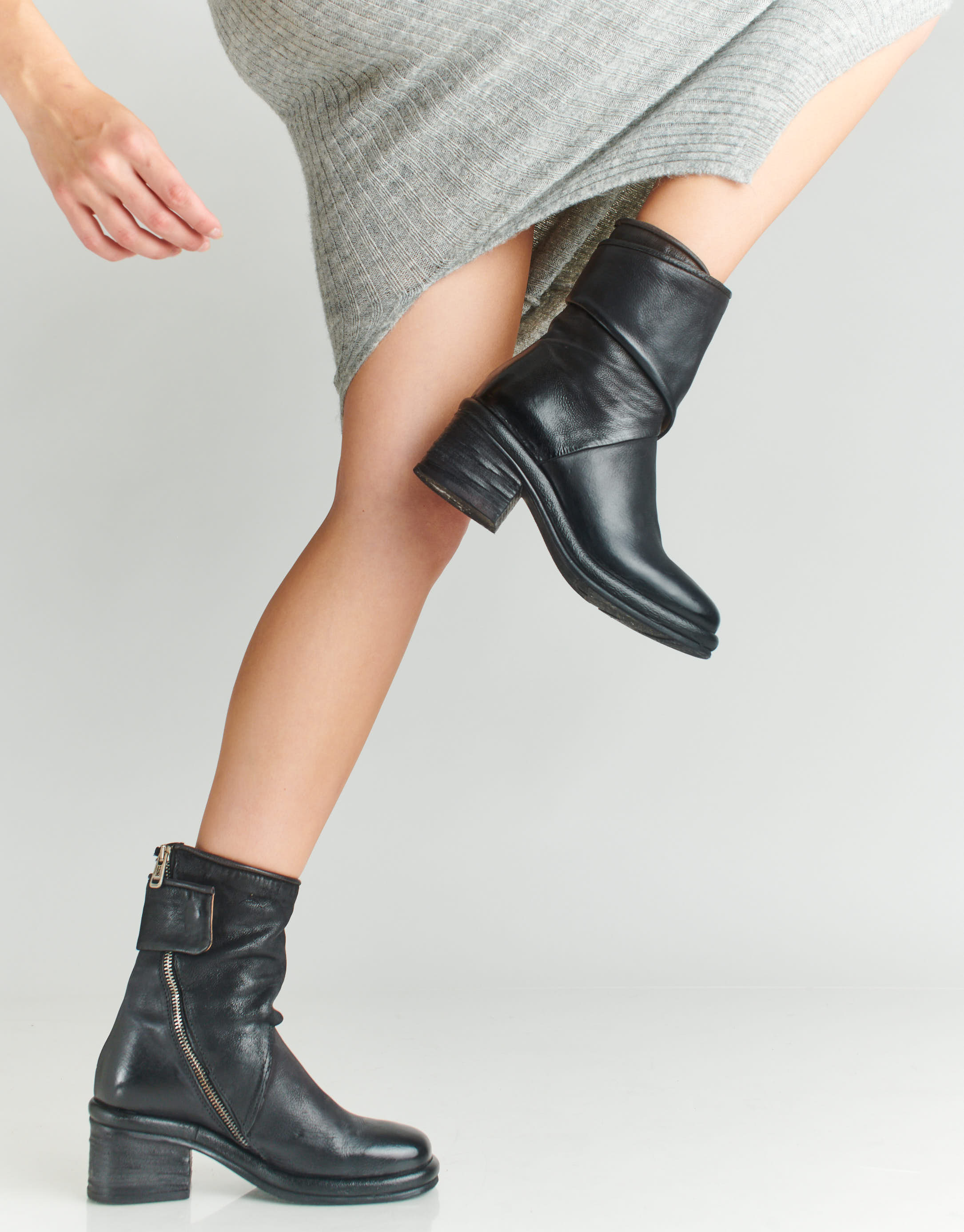 נעלי נשים - A.S. 98 - מגפיים עם עקב VISION - שחור