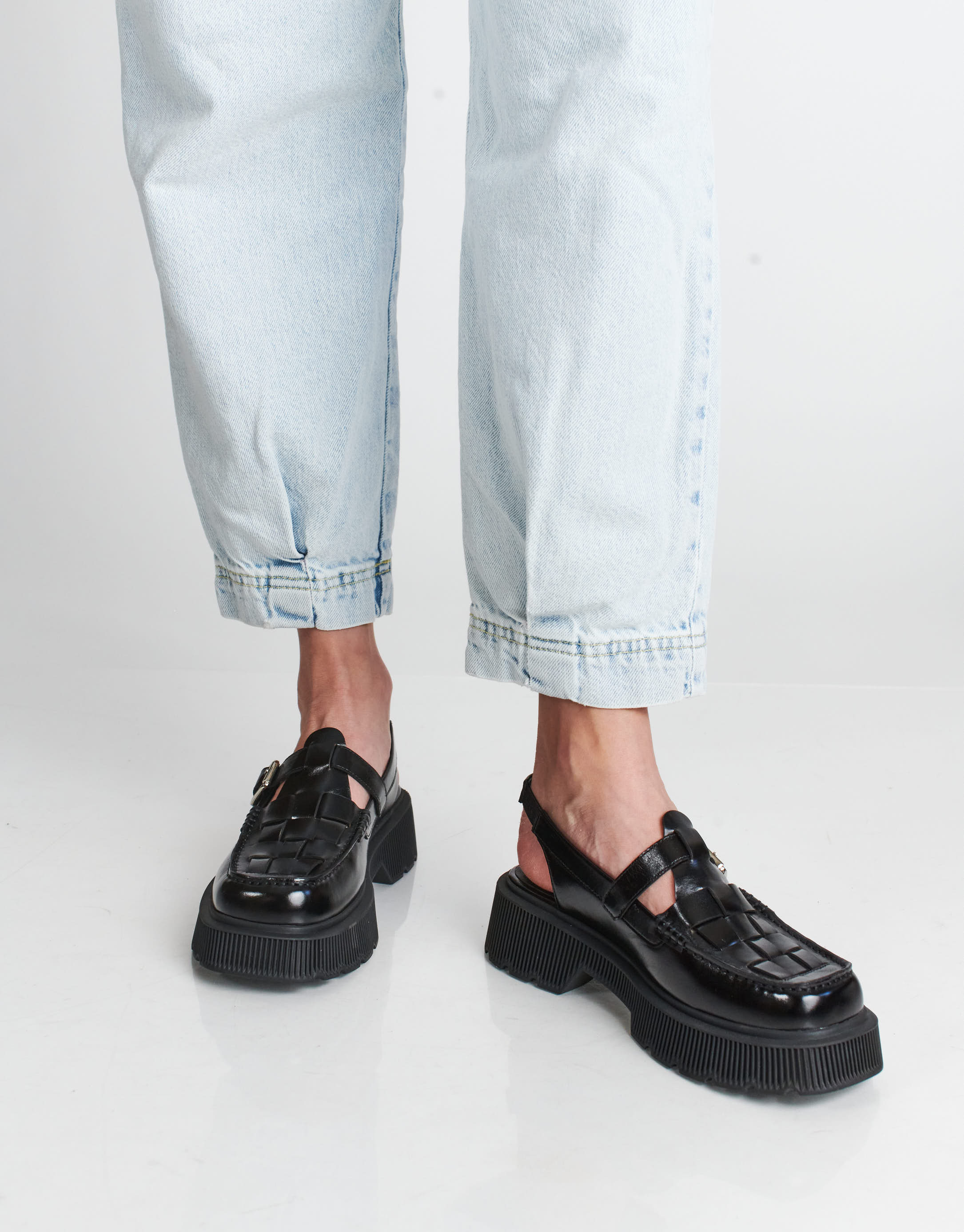 נעלי נשים - Jeffrey Campbell - נעלי פלטפורמה CROSSED - שחור4