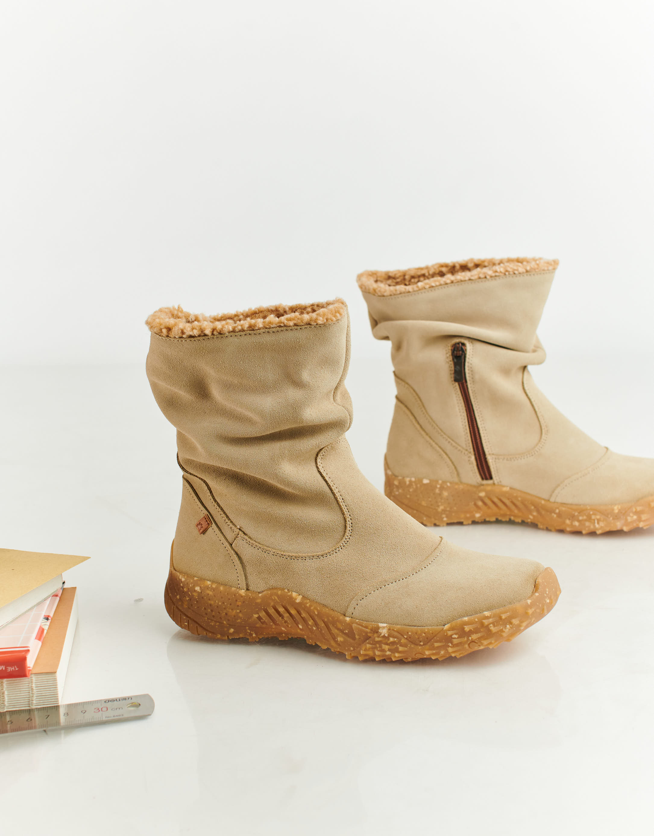 נעלי נשים - El Naturalista - מגפוני זמש GORBEA - בז'4