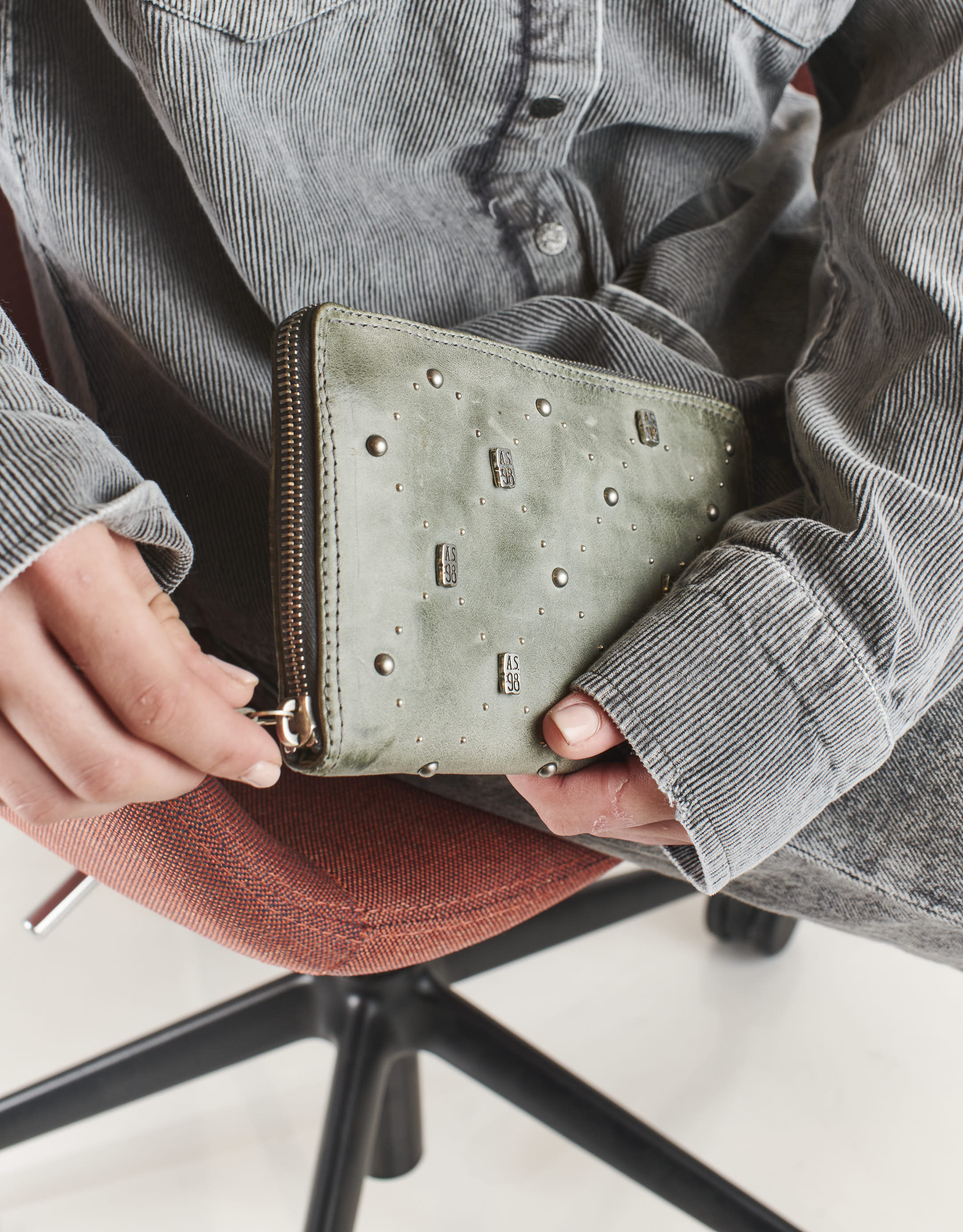 נעלי נשים - A.S. 98 - ארנק ניטים ורוכסן SERENA - אפור2