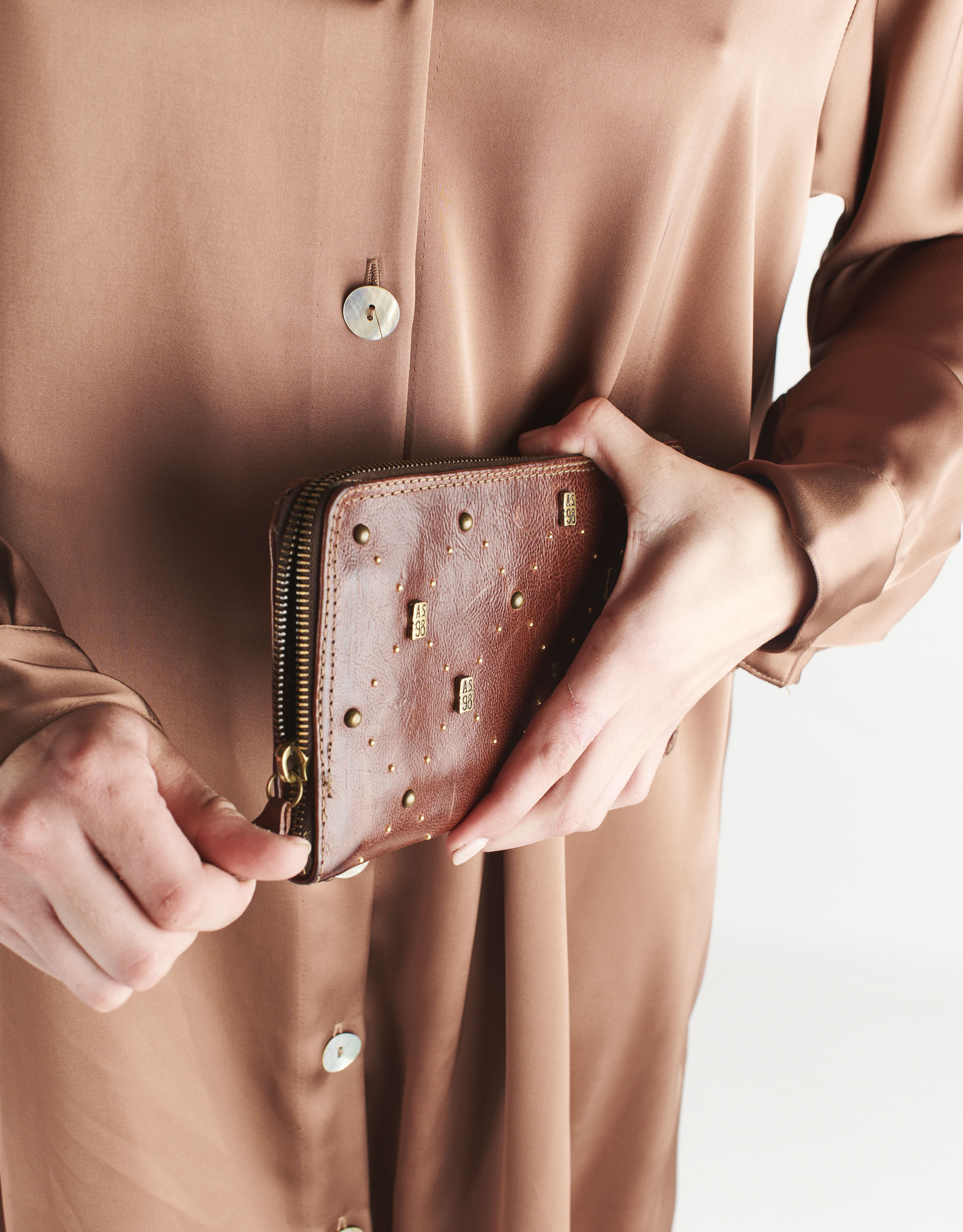 נעלי נשים - A.S. 98 - ארנק ניטים ורוכסן SERENA - חום3