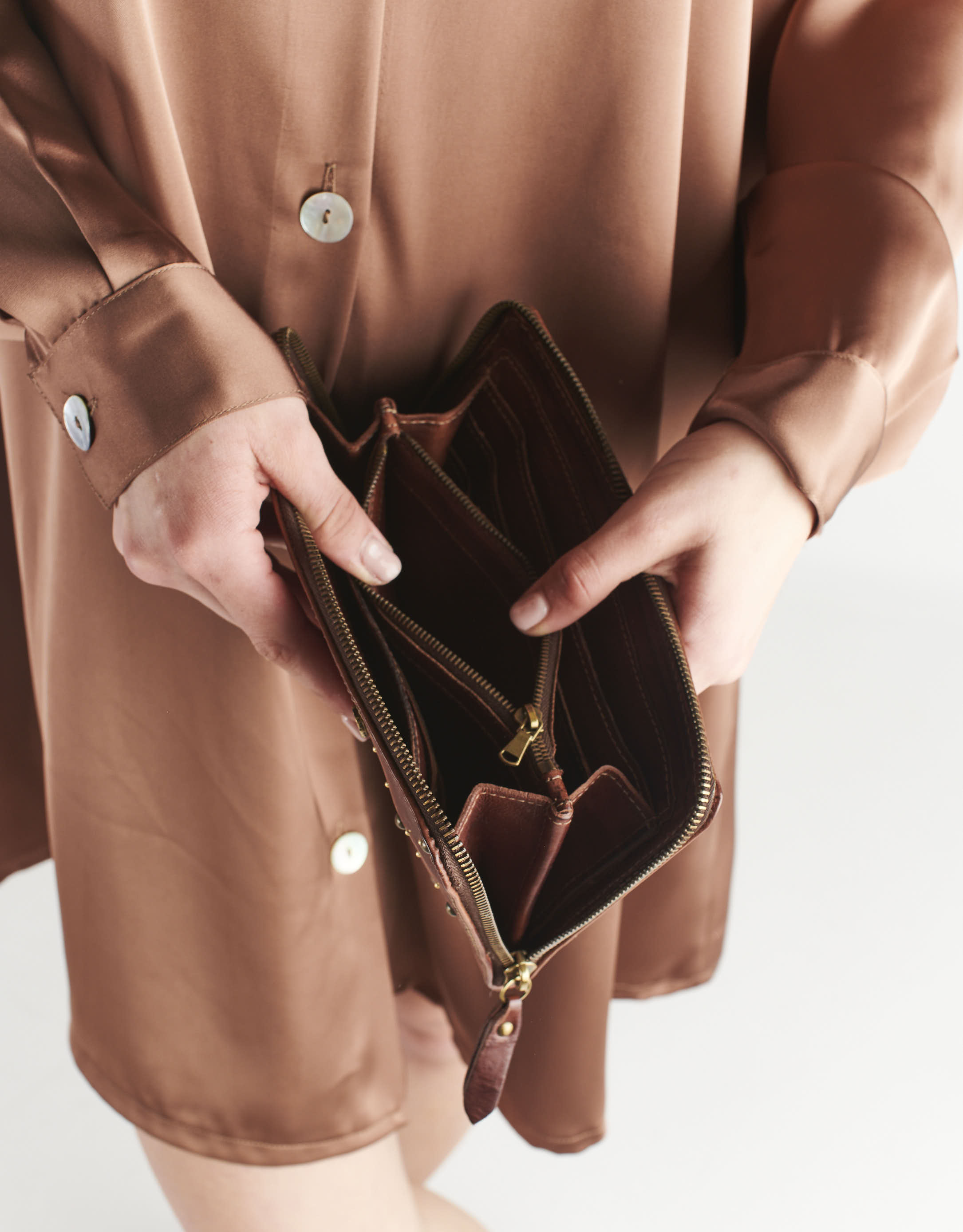 נעלי נשים - A.S. 98 - ארנק ניטים ורוכסן SERENA - חום4