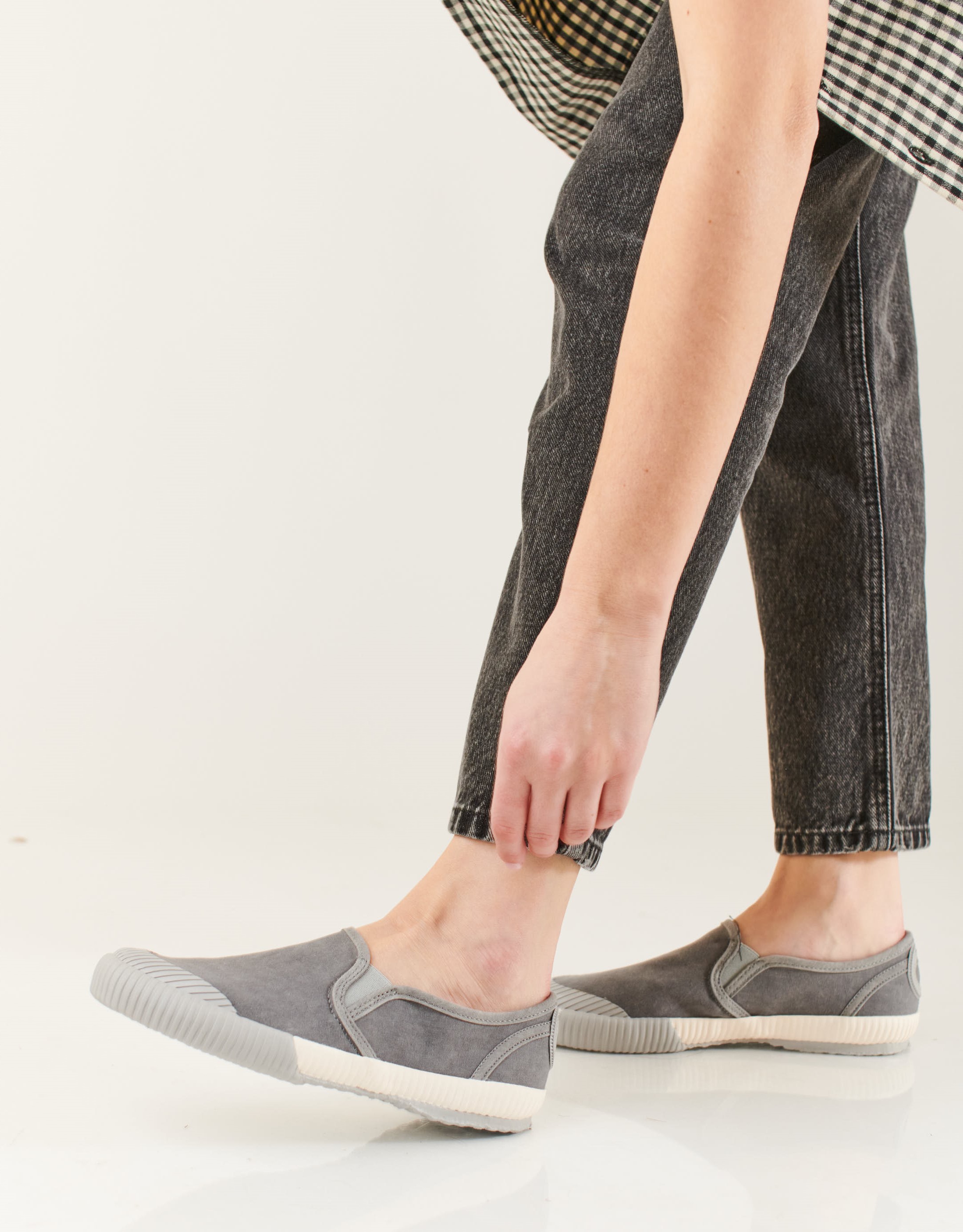 נעלי נשים - Aro - סליפ און  טבעוני  CHARLIE - אפור3