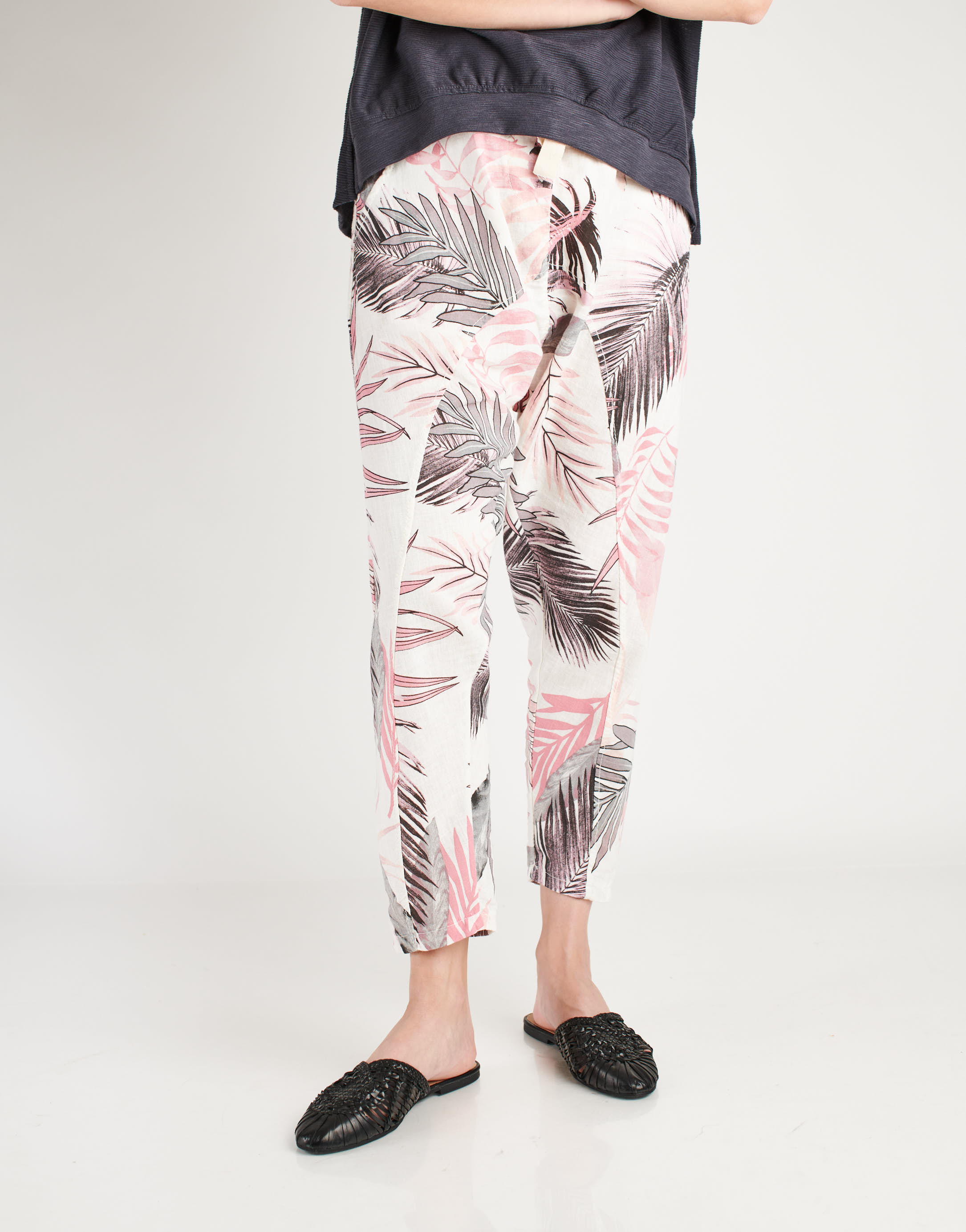 נעלי נשים - Salt+Umber - כפכפי עור ARI - שחור4