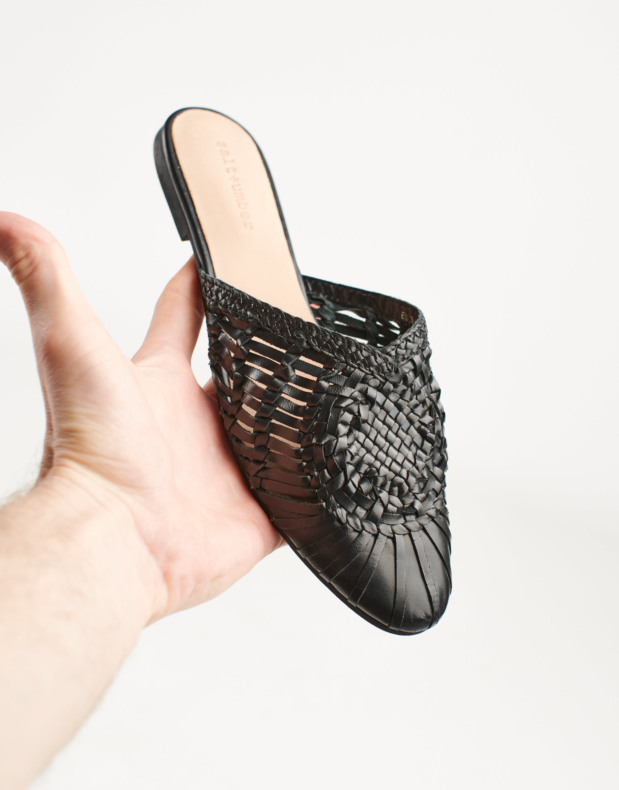 נעלי נשים - Salt+Umber - כפכפי עור ARI - שחור1