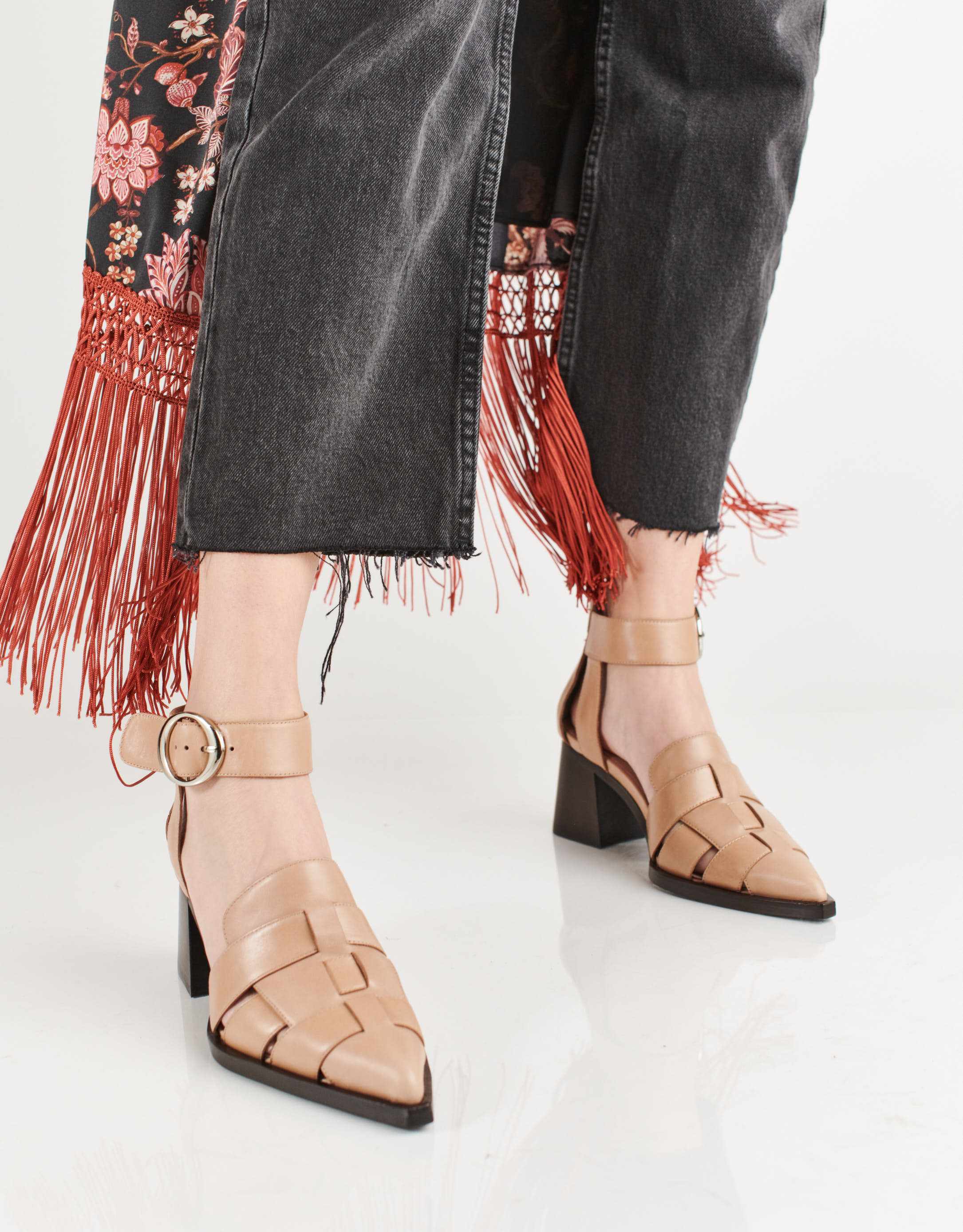 נעלי נשים - Jeffrey Campbell - סנדלי עקב מעור MARIA - ניוד2