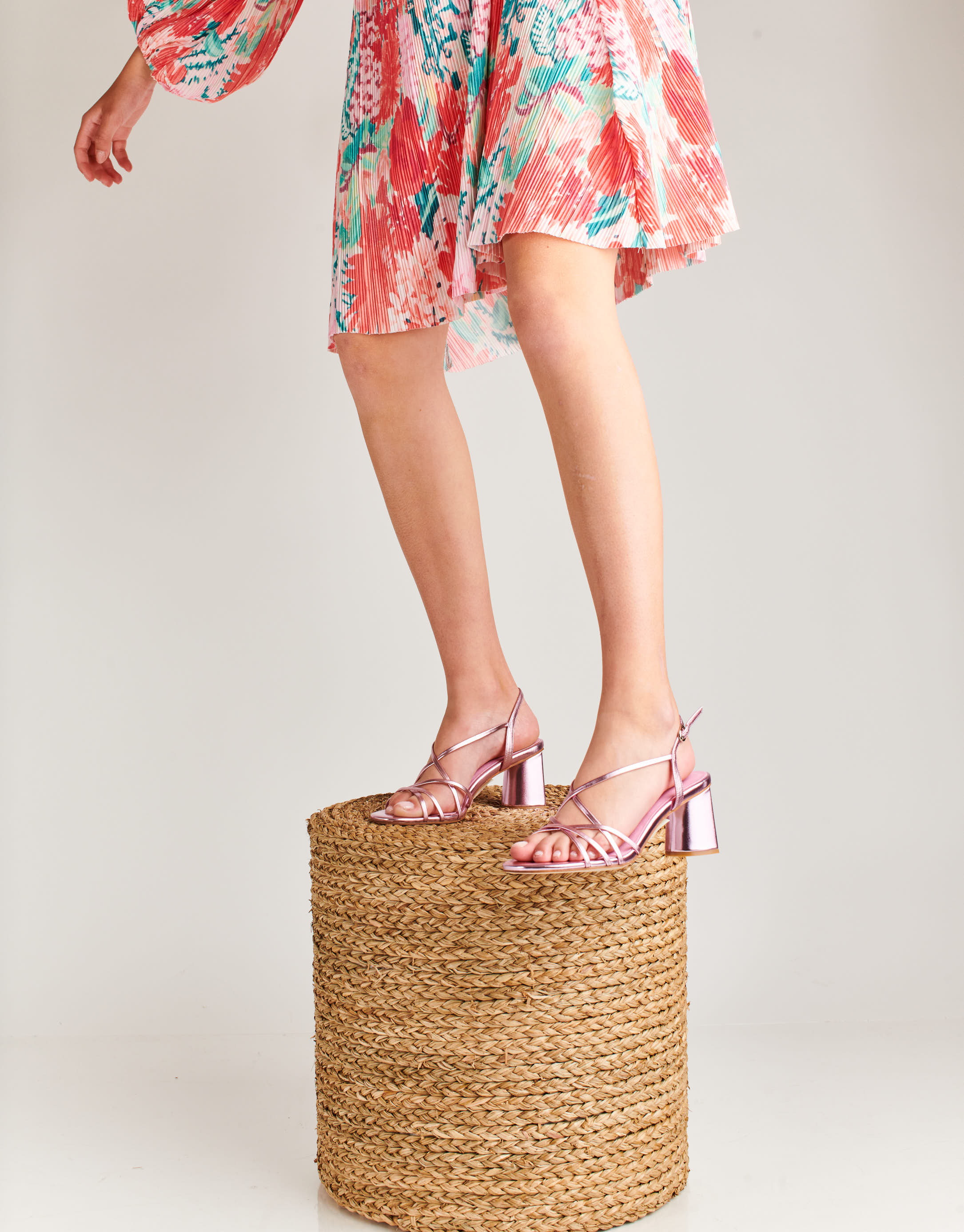 נעלי נשים - Jeffrey Campbell - סנדלי עקב MACRAME - ורוד2